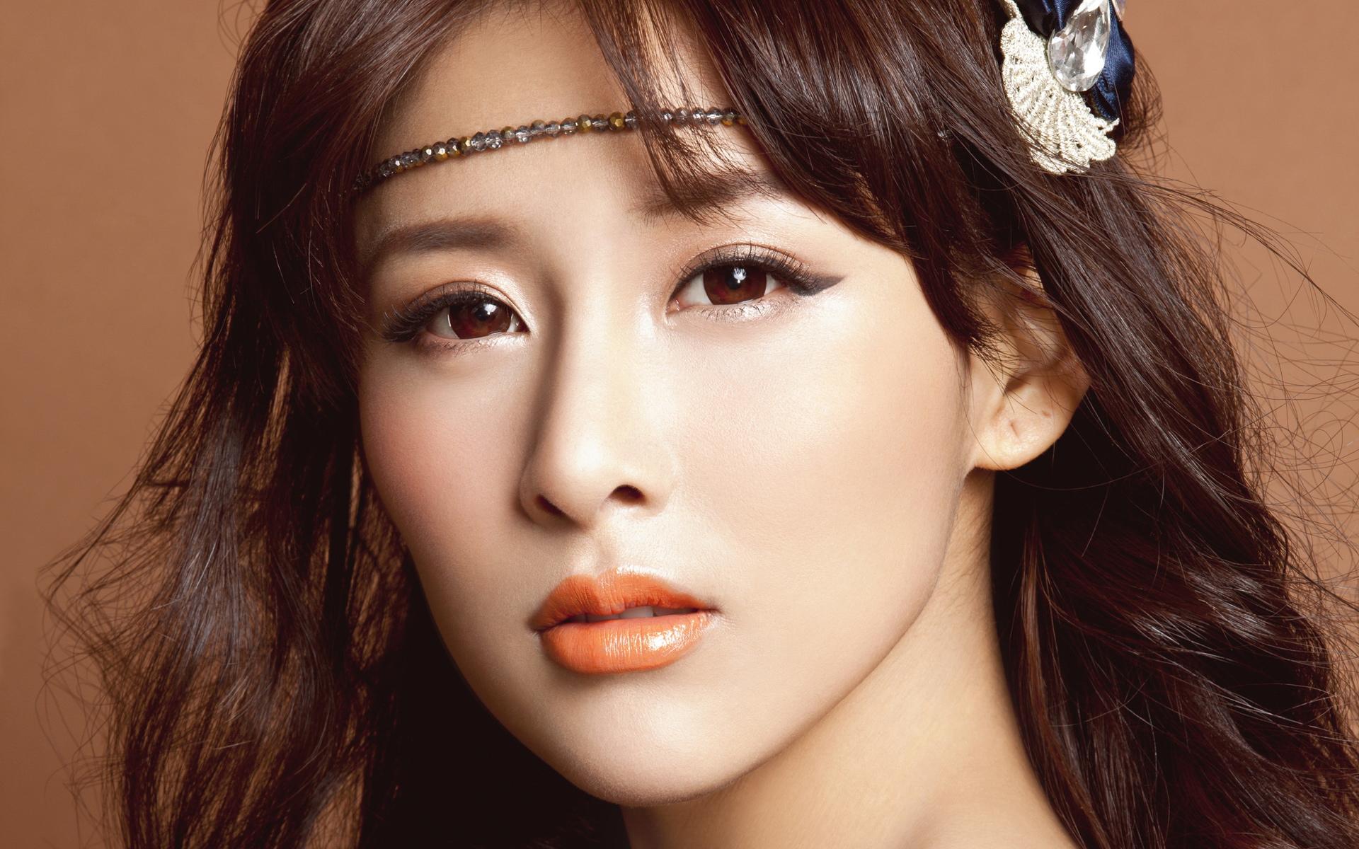 钟汉良为她倾倒,男友三千万法拉利变废铁面无表情,让她开奥迪!