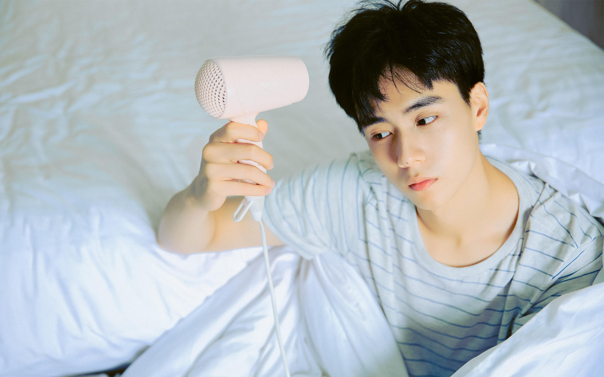 胡一天前女友承认整容,尖下巴网红脸,可他明明