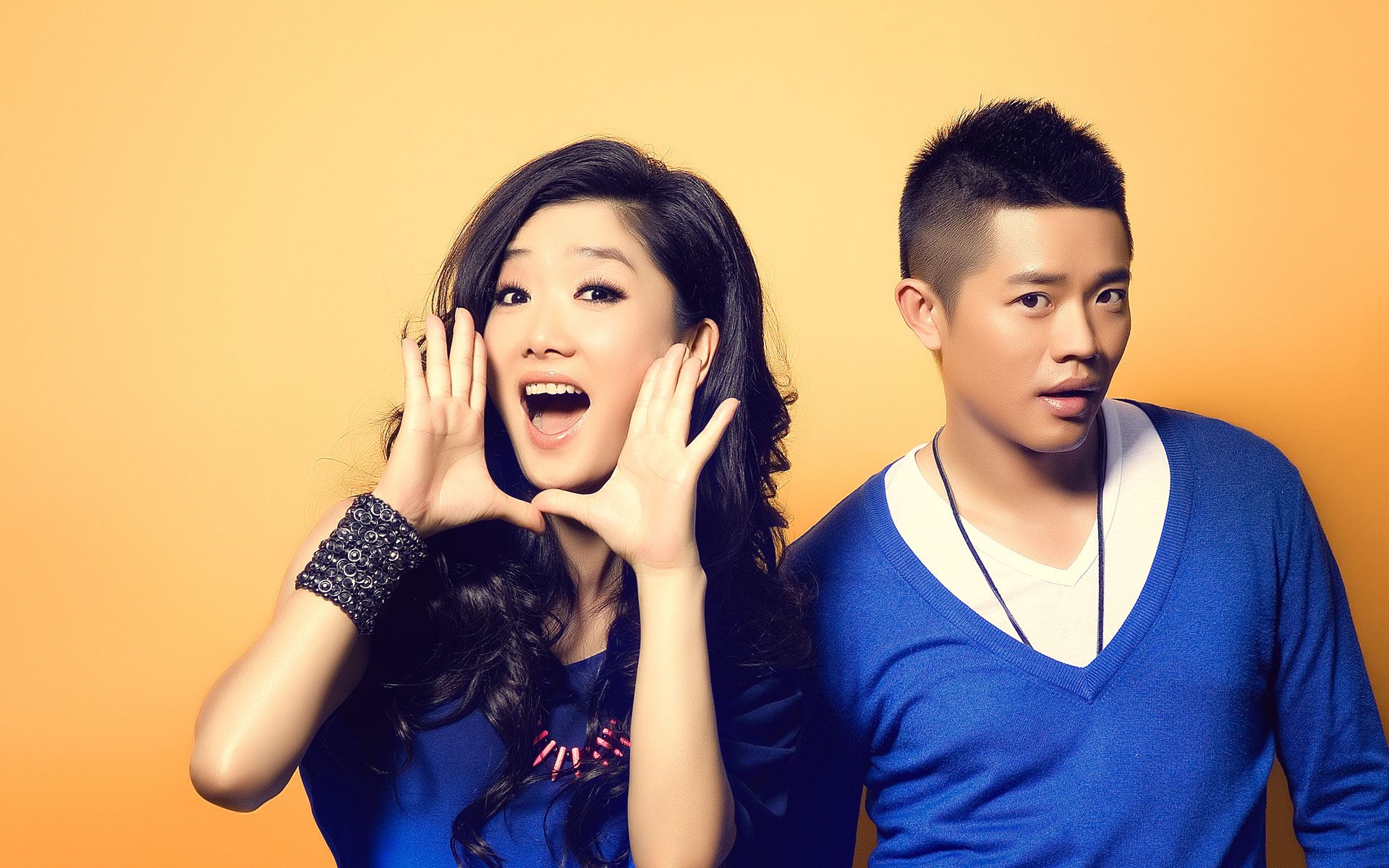 凤凰传奇合作15年,一个豪车无数一个穷,这么分酬劳难怪解散!