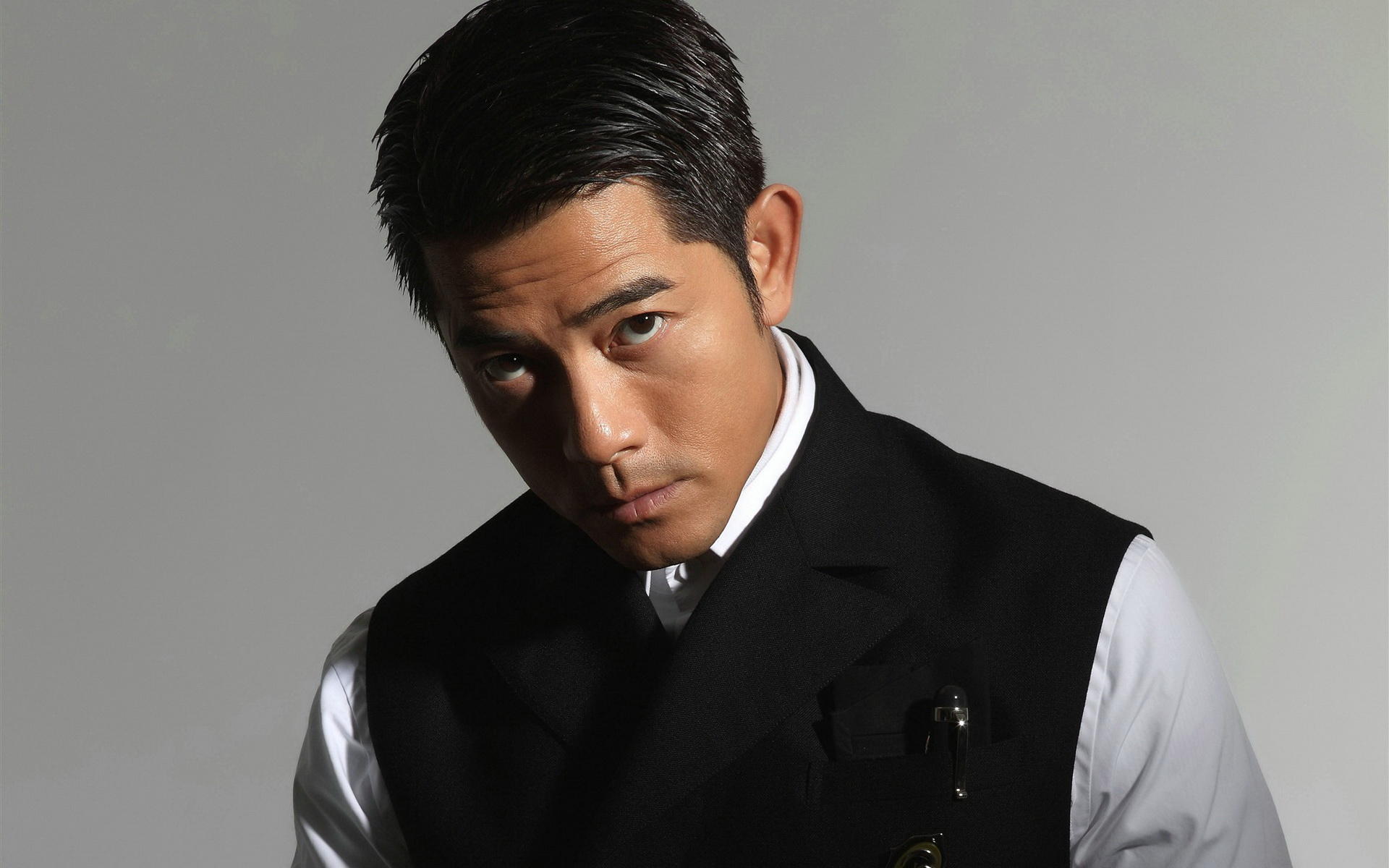 他比郭富城还红,跟他一样爱车,烂片无数买多辆豪车