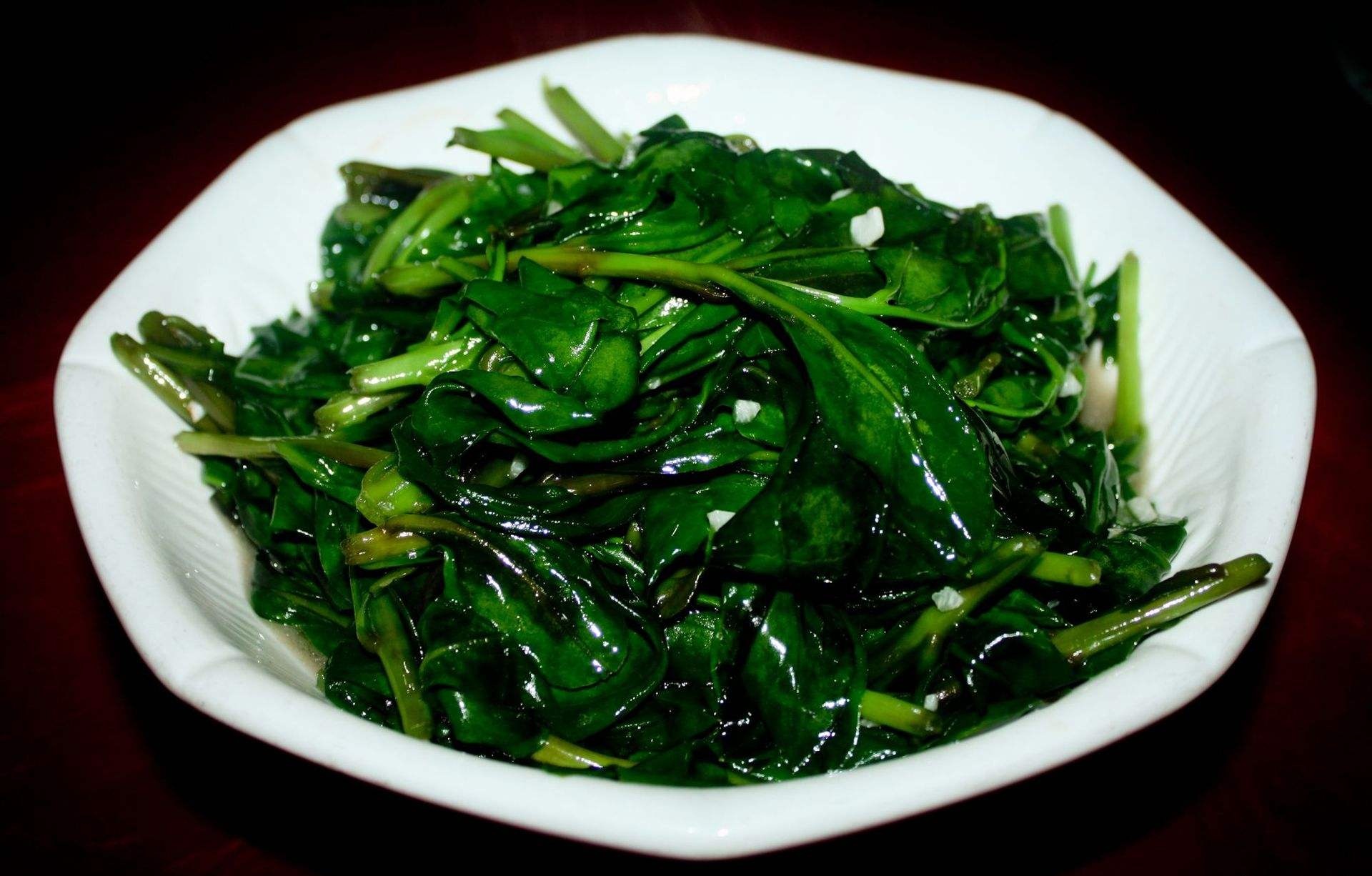 这种野菜有人参的效果被称作土人参如今15元一斤成稀罕菜