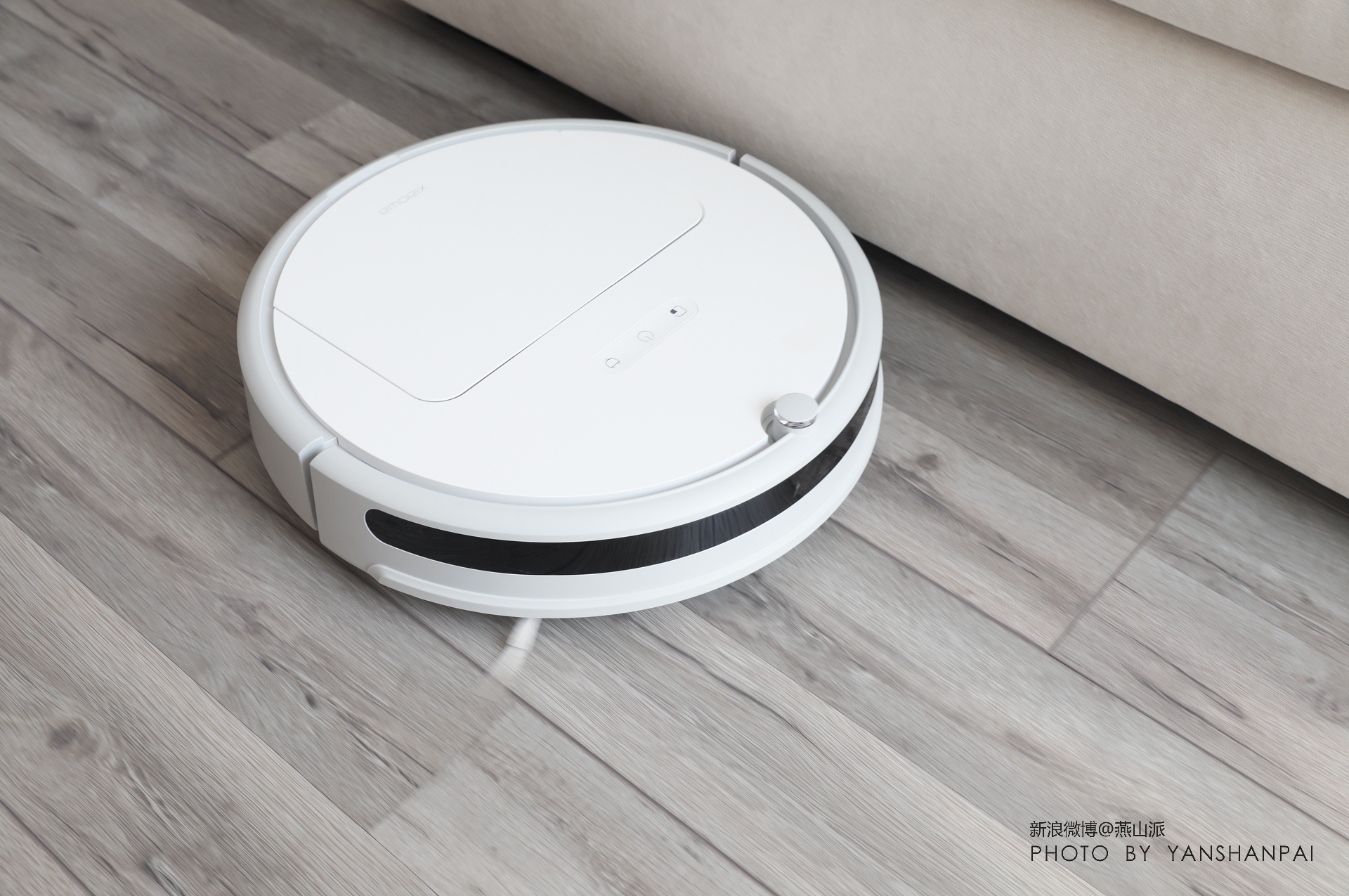作为一款售价仅为999元的入门级扫地机器人,小瓦扫地机器人青春版采用
