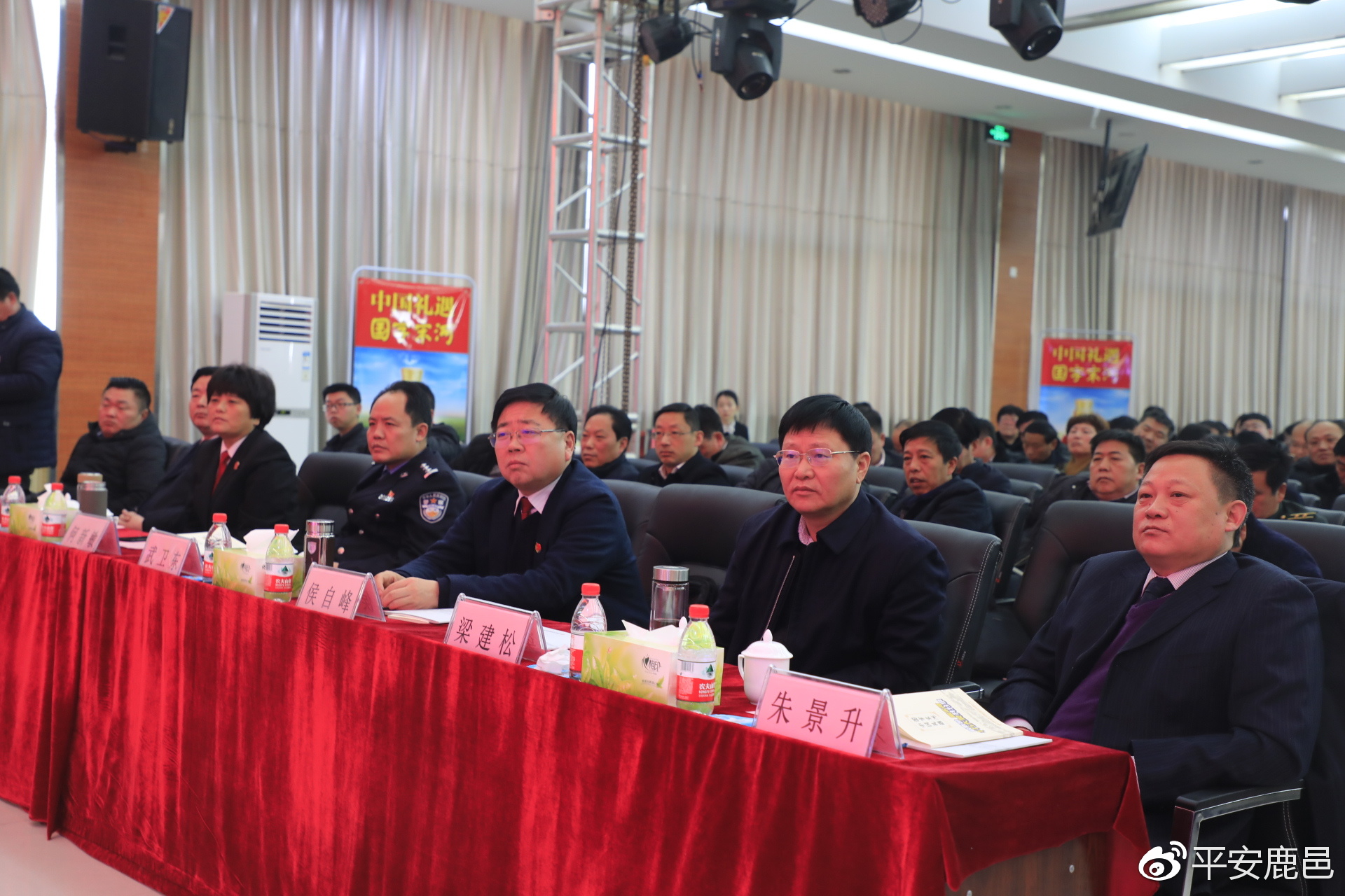 鹿邑县公安局5名民警荣获我县首届"十佳政法干警"称号