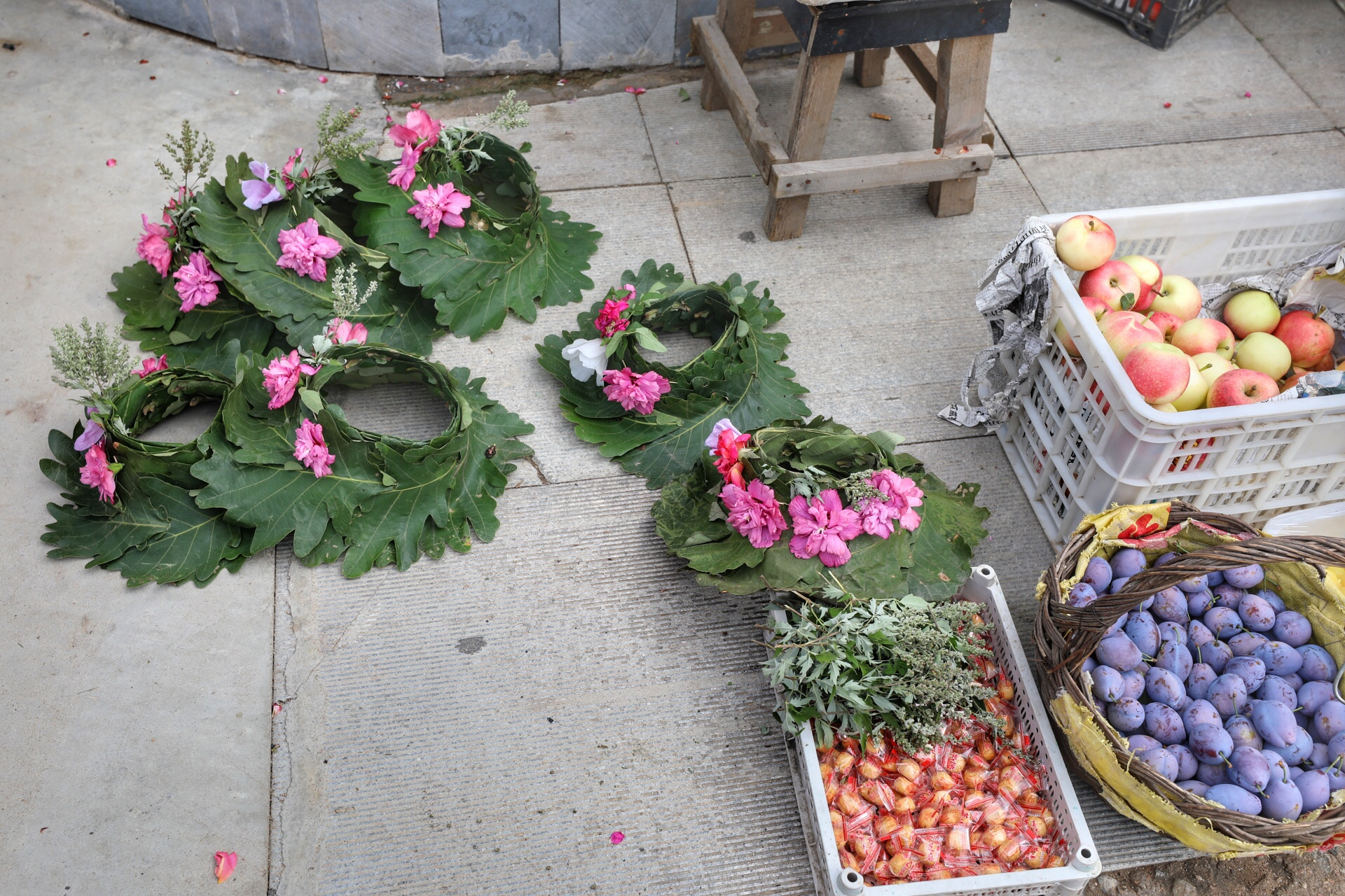 曾经兵家必争的九门口长城,卖花环一天挣百元