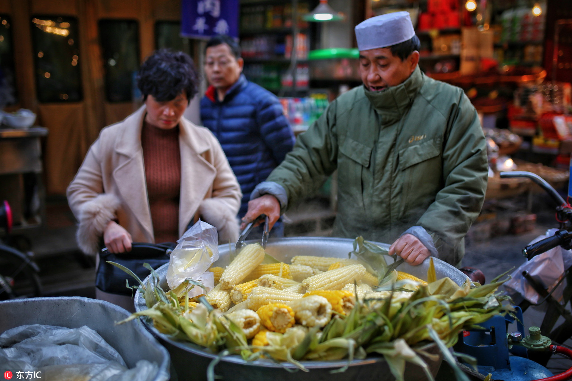 食在西安回民街 请打开你的胃品尝300多种特色小吃|回民街|特色小吃|秦然_新浪新闻