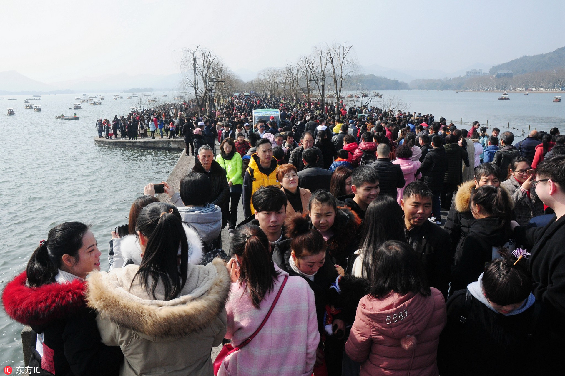 景区开启人从众模式 今天你在哪儿挤着呢?