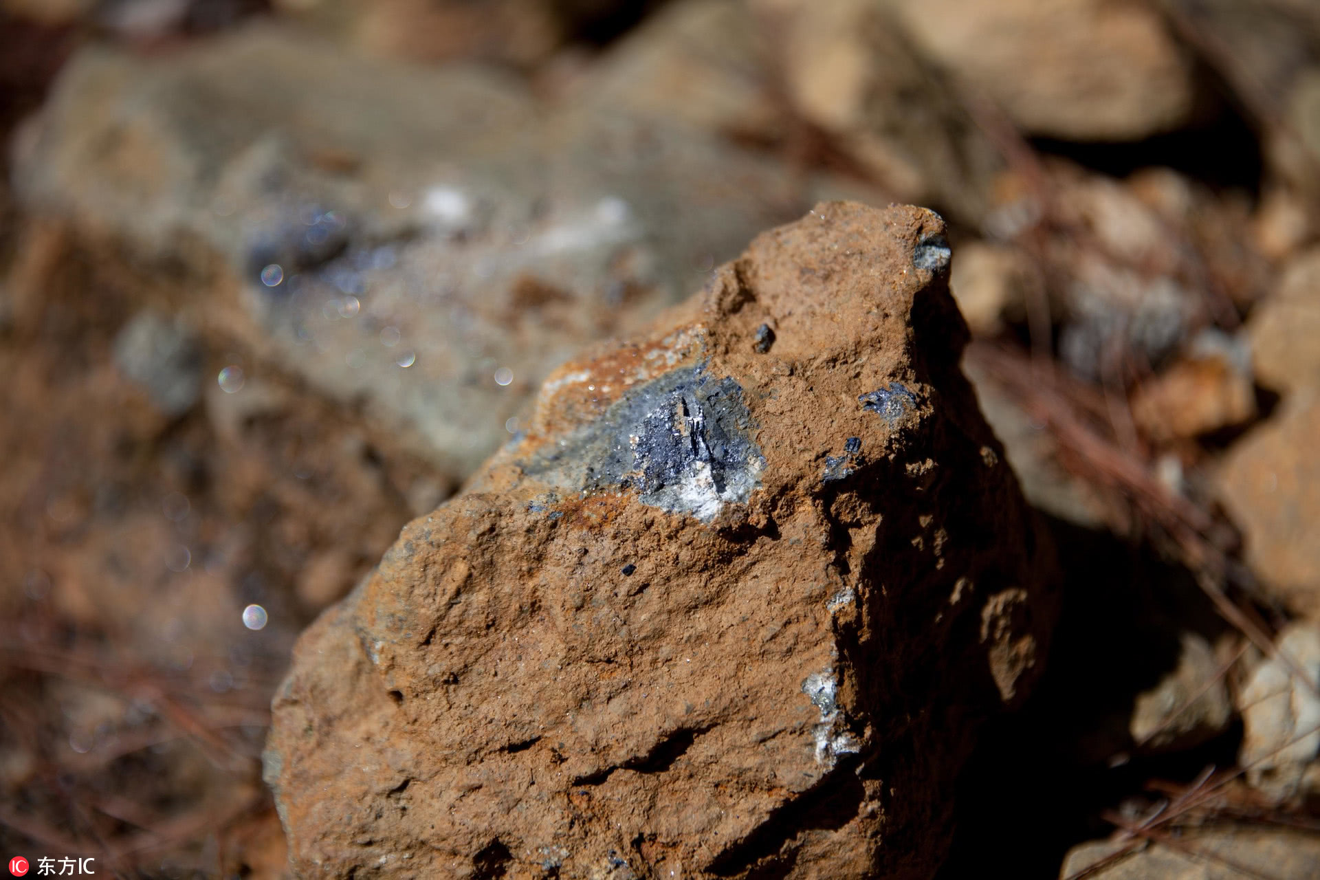 探秘福建古代最大银矿洞内狭窄宽度仅容一人通过