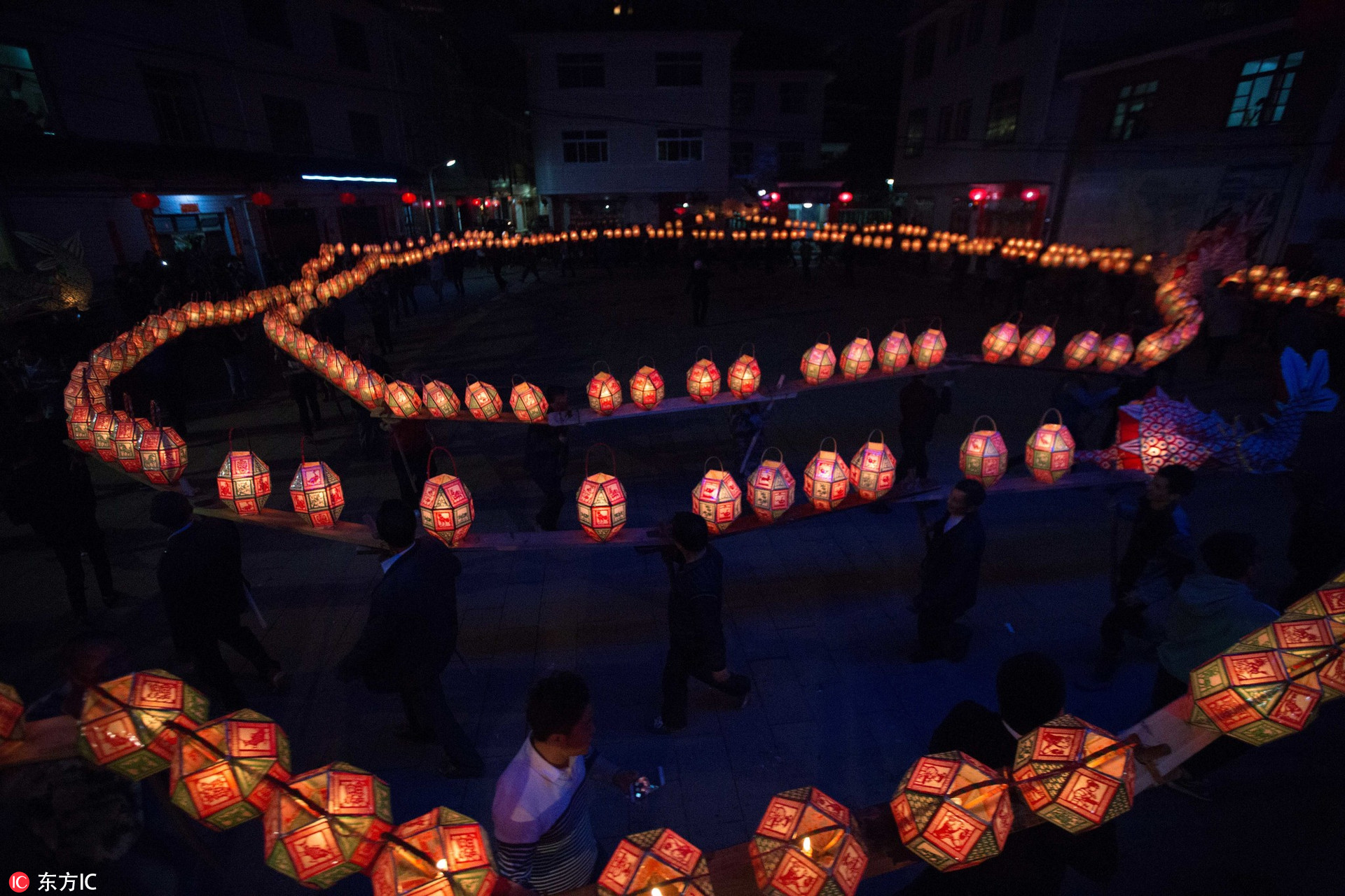 福建长汀客家板凳龙舞动全村闹元宵!从古流传至今华丽炫目!