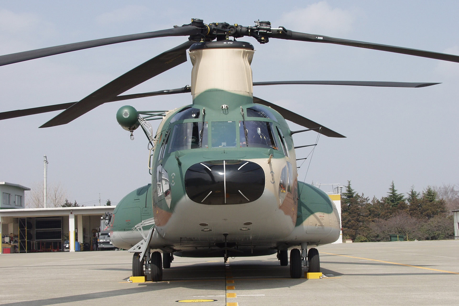 冲绳自卫队ch-47j又把舱门飞掉