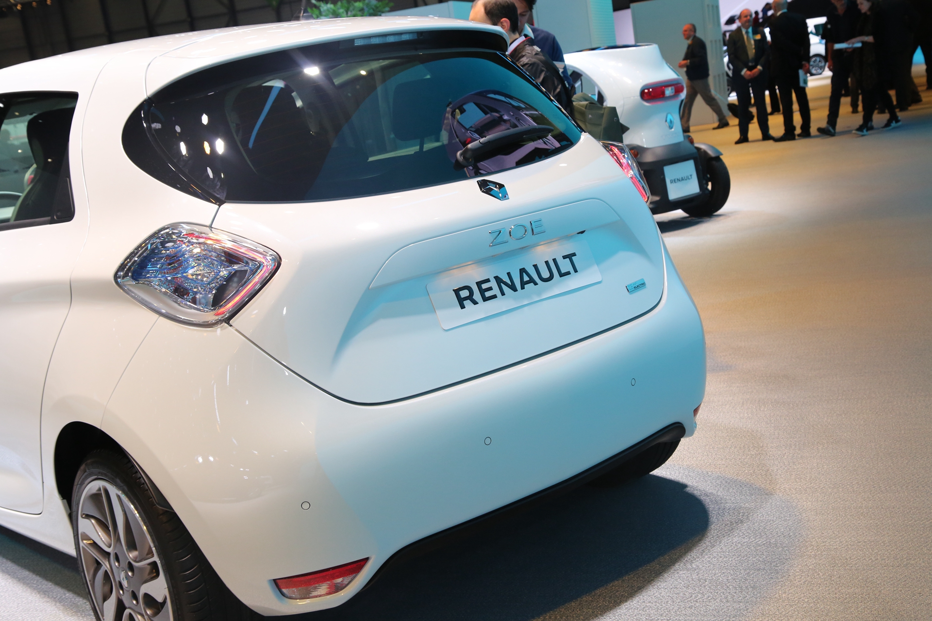 日内瓦车展 | 静态体验法系电动小精灵雷诺zoe