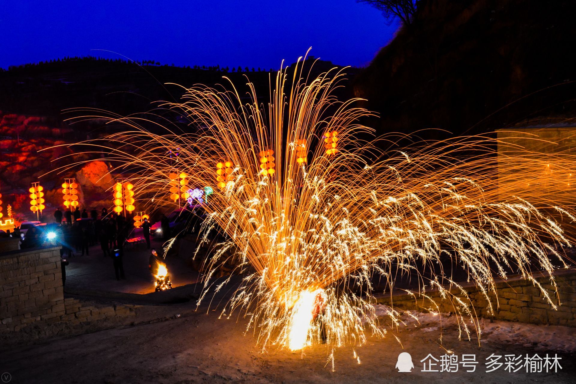 陕北打铁花 火树银花飞满天|米脂|烟花|铁花_新浪新闻