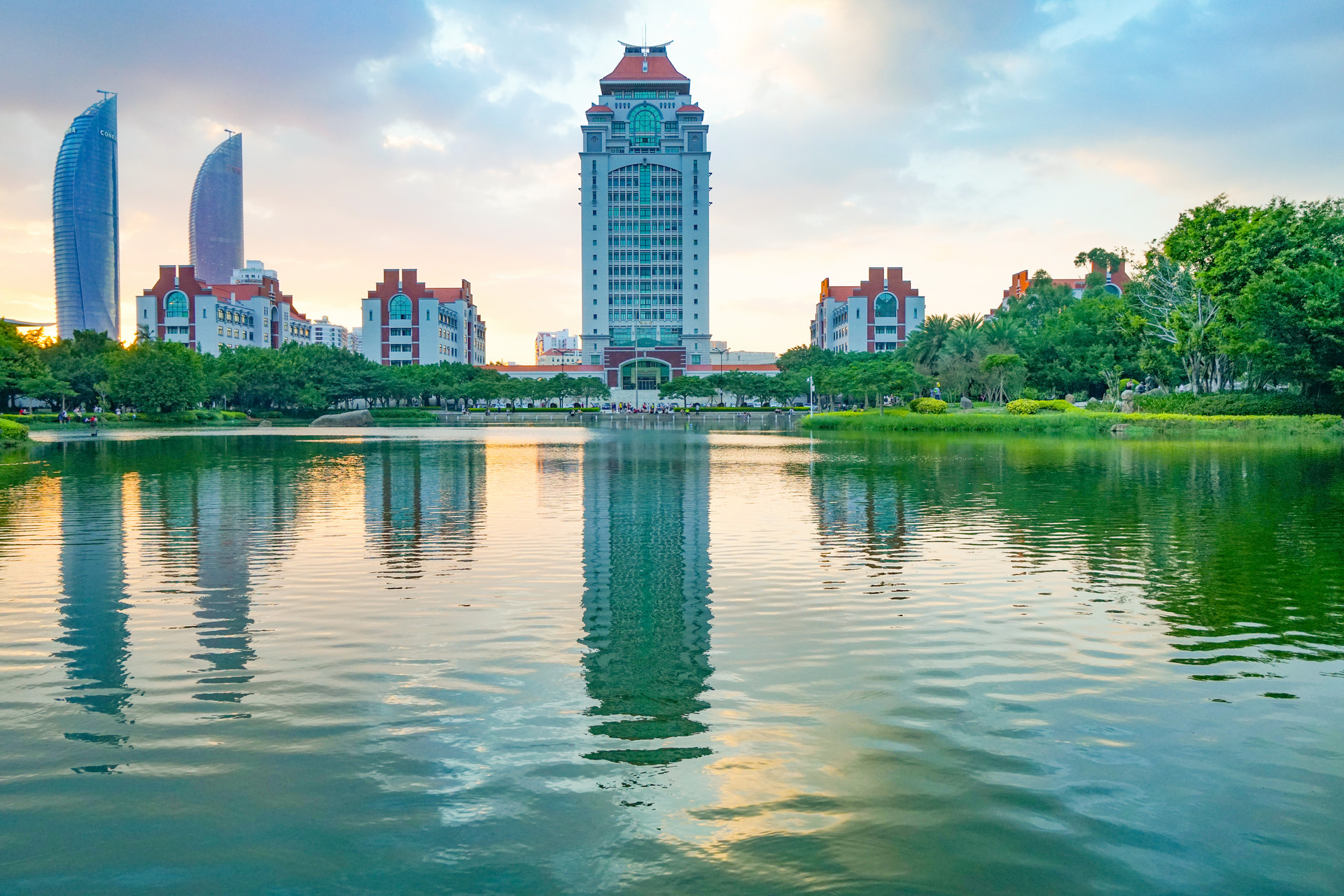 中国最美的大学成了旅游景点,提前预约刷身份证才能入内