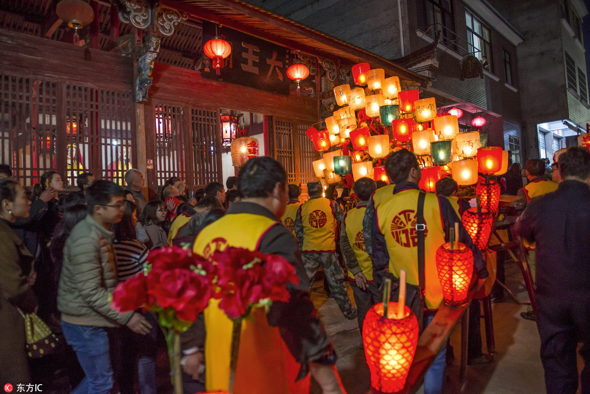浙江金华300桥板凳龙灯闹元霄 染红古朴小巷|浙江|龙灯|板凳_新浪网