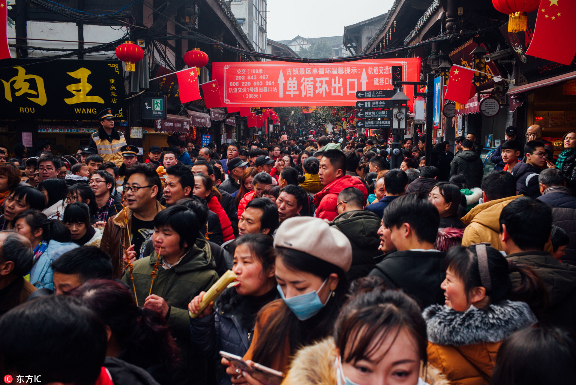 景区开启人从众模式 今天你在哪儿挤着呢?