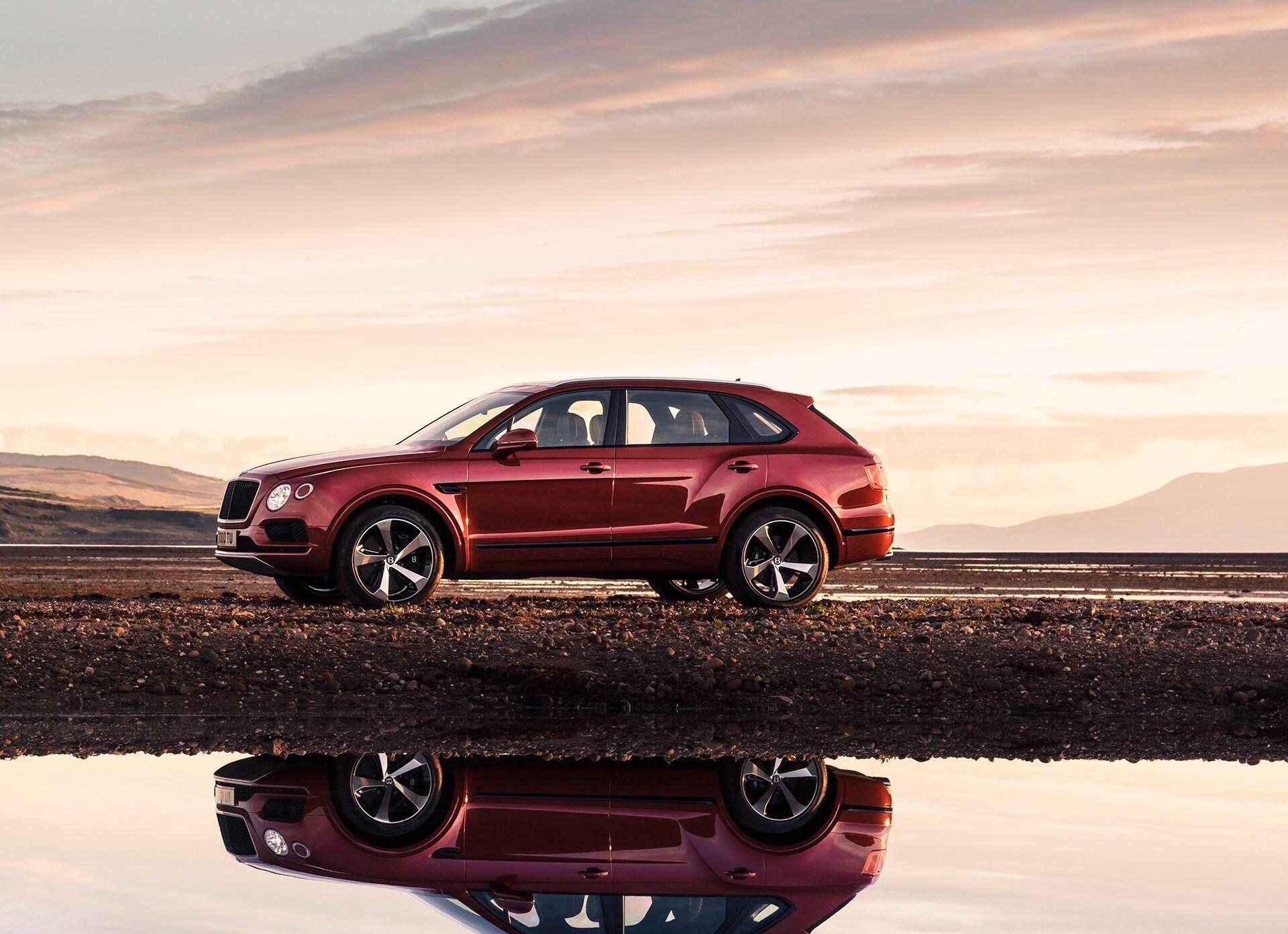 宾利添越w12版太贵买不起?这次给你换v8,不过还是买不起!