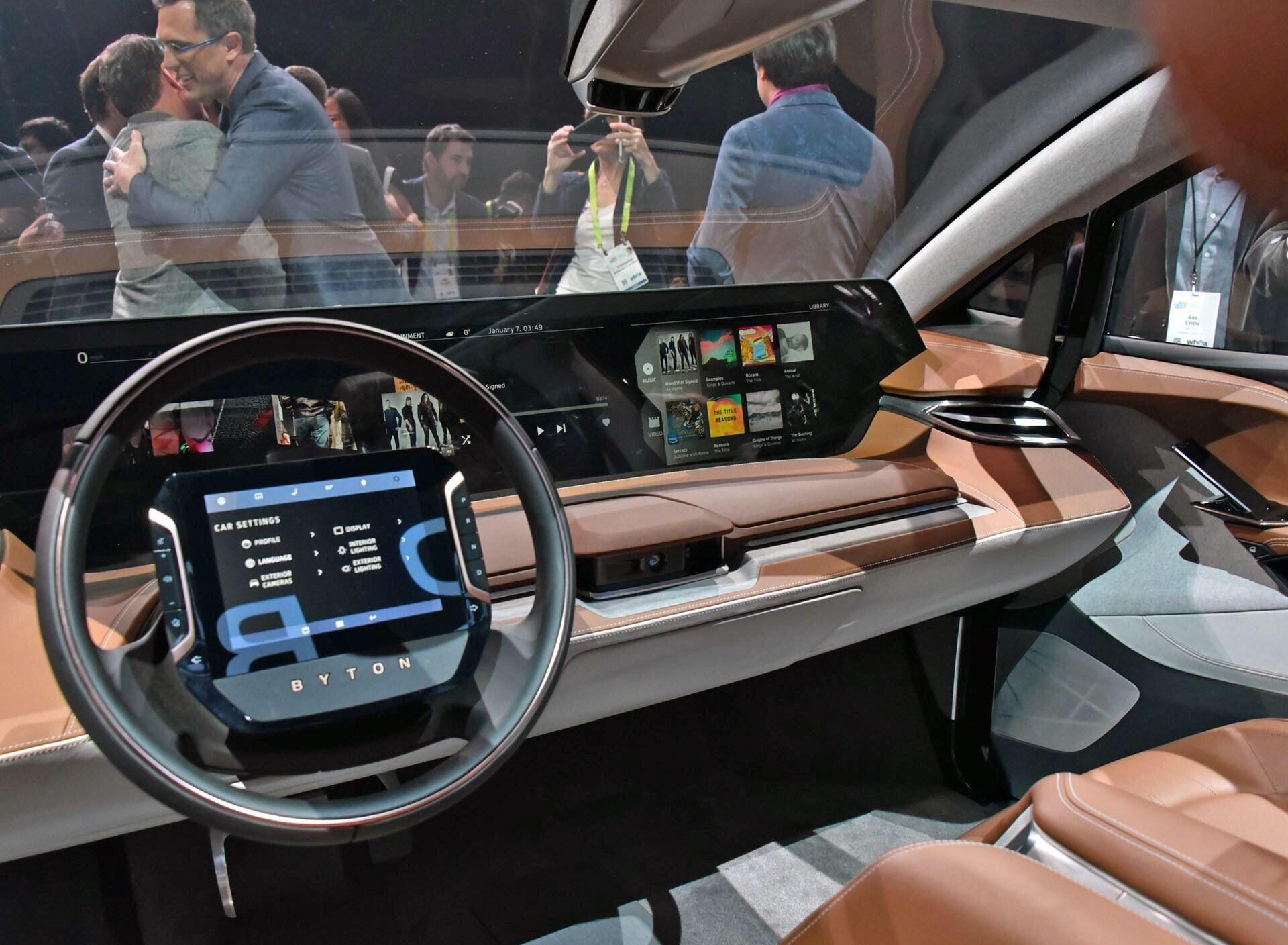 开汽车还能看"电视",量产速度也快过乐视