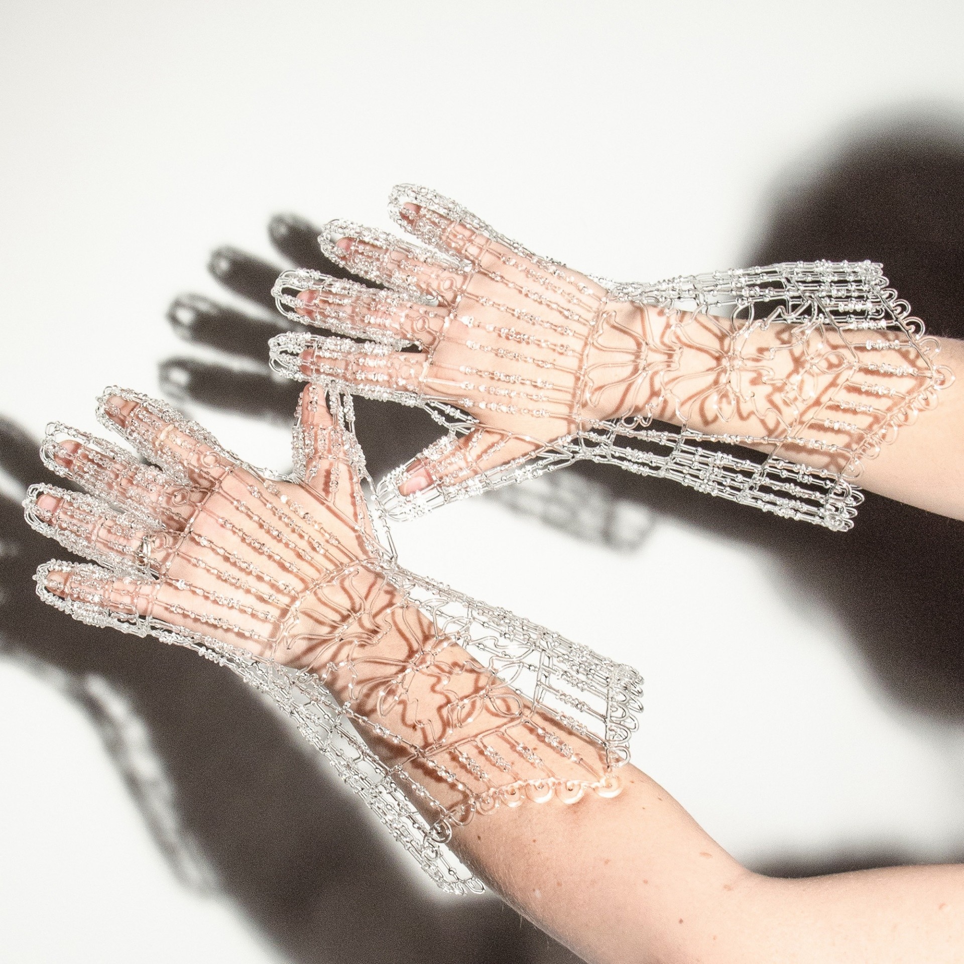 可穿戴玻璃物体和雕塑艺术家kitpaulson