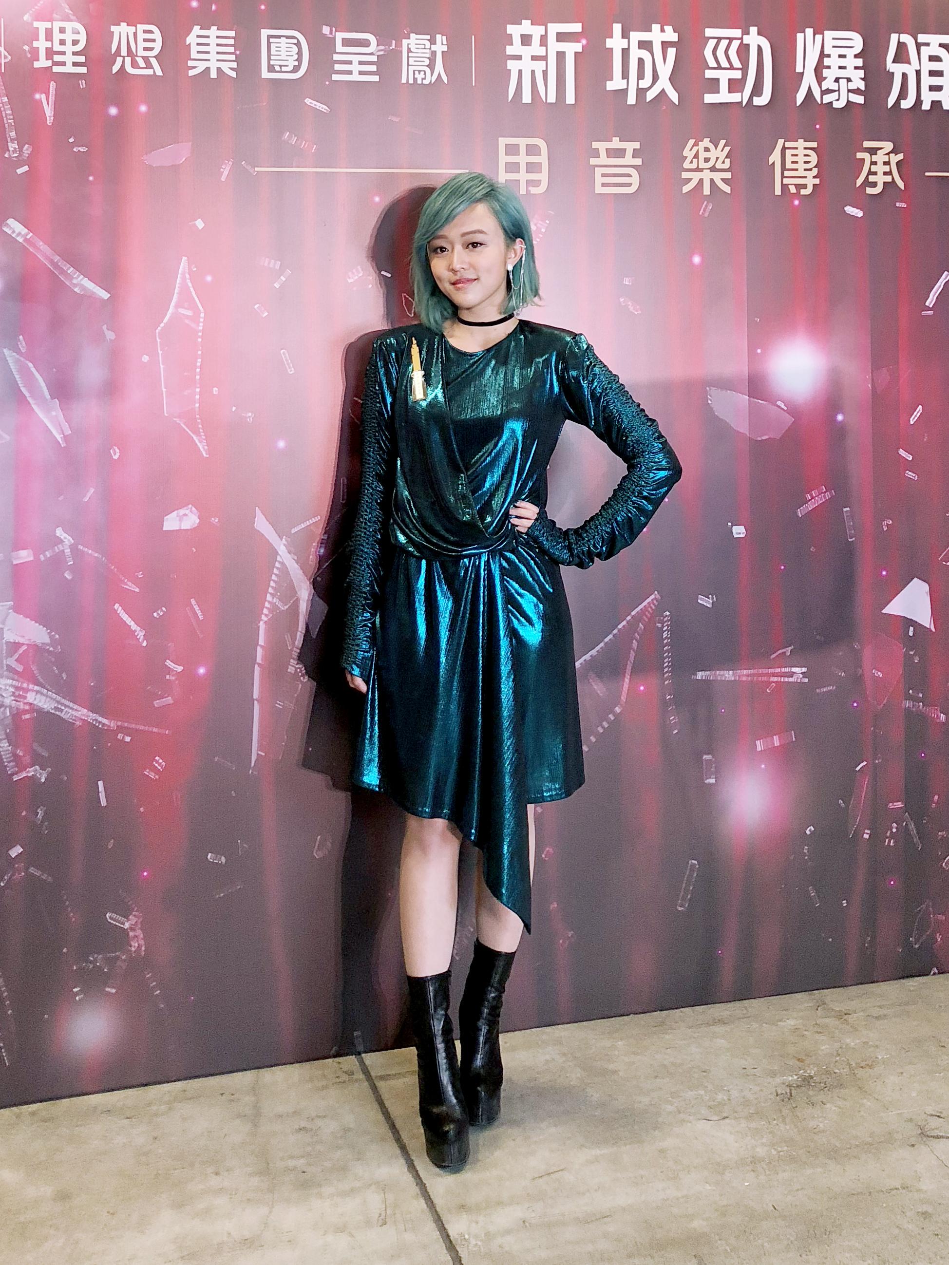 陈明憙2018尝试"二次元"造型 开年获奖发ep忙到不亦乐乎