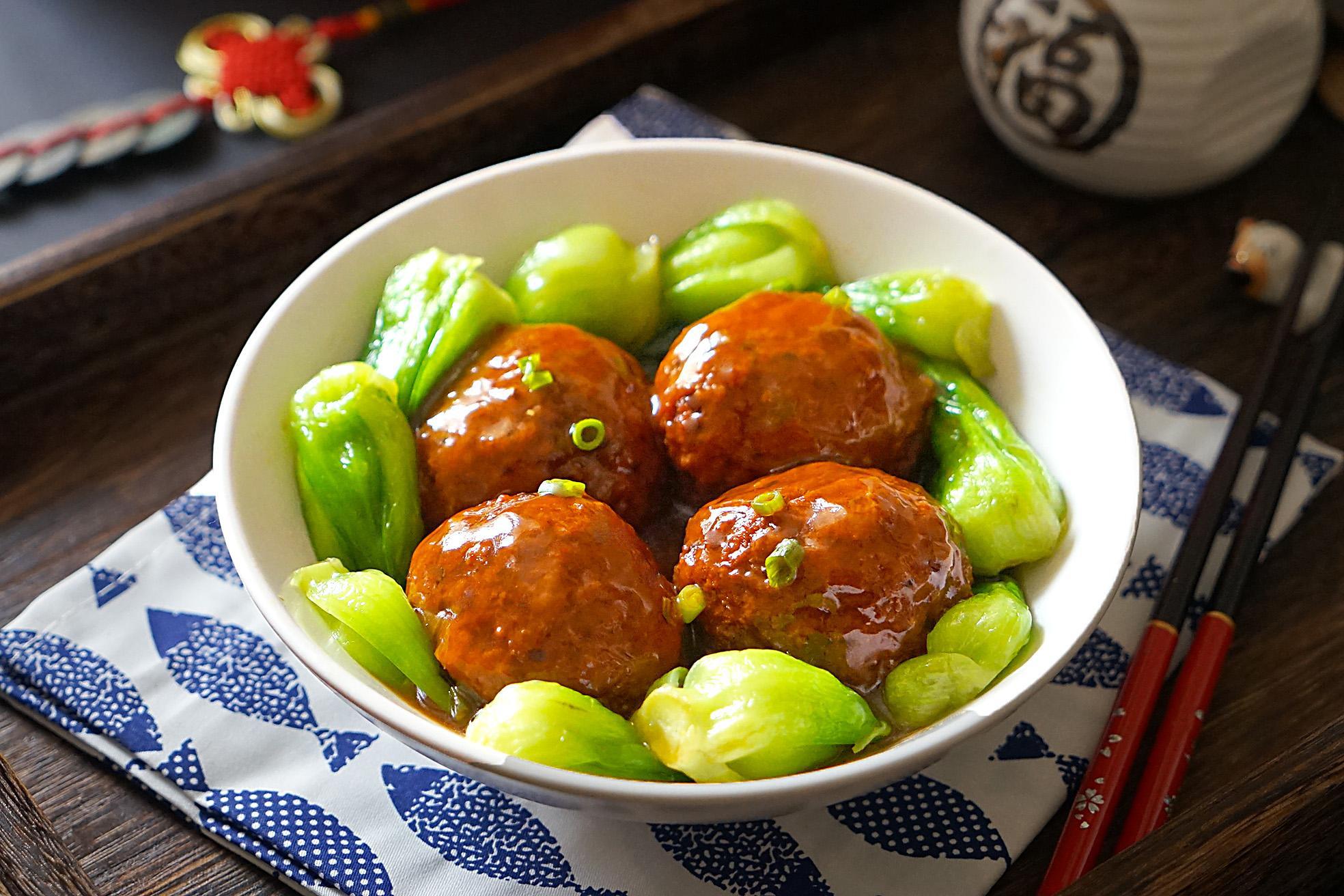 来试试,红烧狮子头不一样的做法