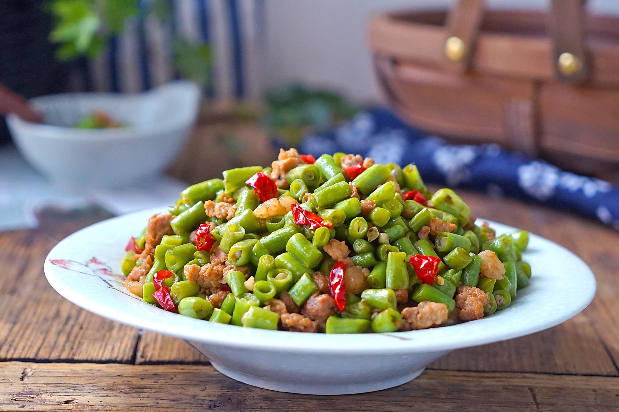 豆角加点它炒一炒,比大鱼大肉还抢手,拌上米饭吃两碗都不够