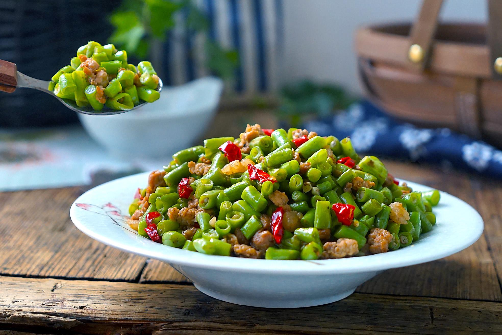 豆角加点它炒一炒,比大鱼大肉还抢手,拌上米饭吃两碗都不够