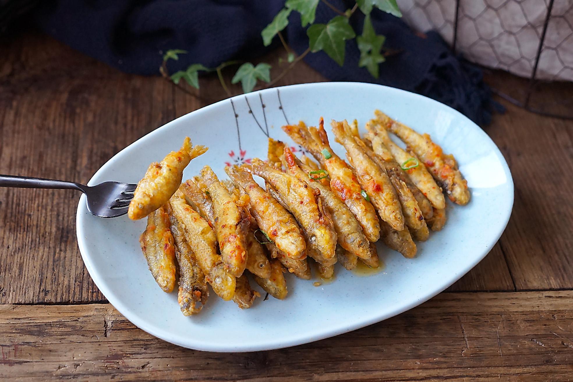 喜好,适当调整增减部分调料 2,小鱼复炸,可以增加小鱼的口感 3,炸小鱼