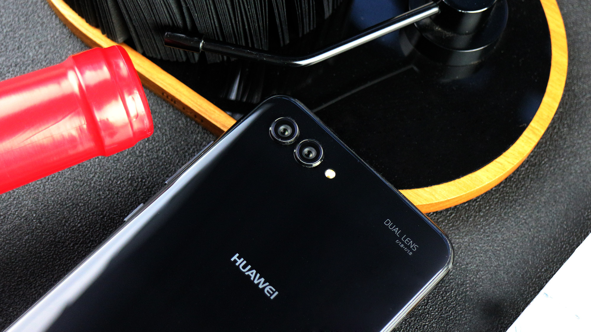 此外,我们会在近几天发布这款华为nova2s手机全面的测评视频和与市场