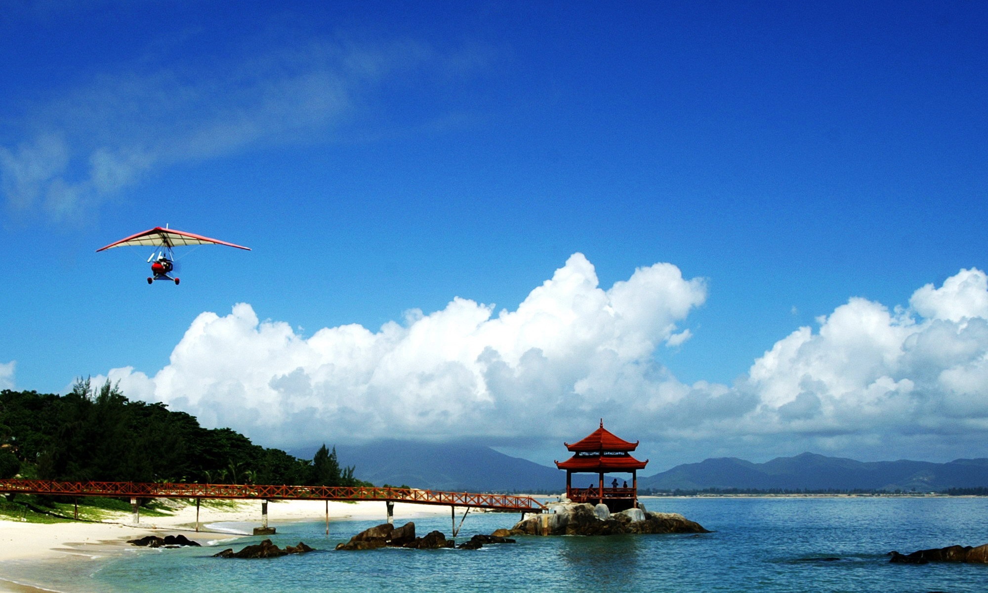 【环球网综合报道】日前,一则网友怒骂海南返回哈尔滨机票暴涨的文章