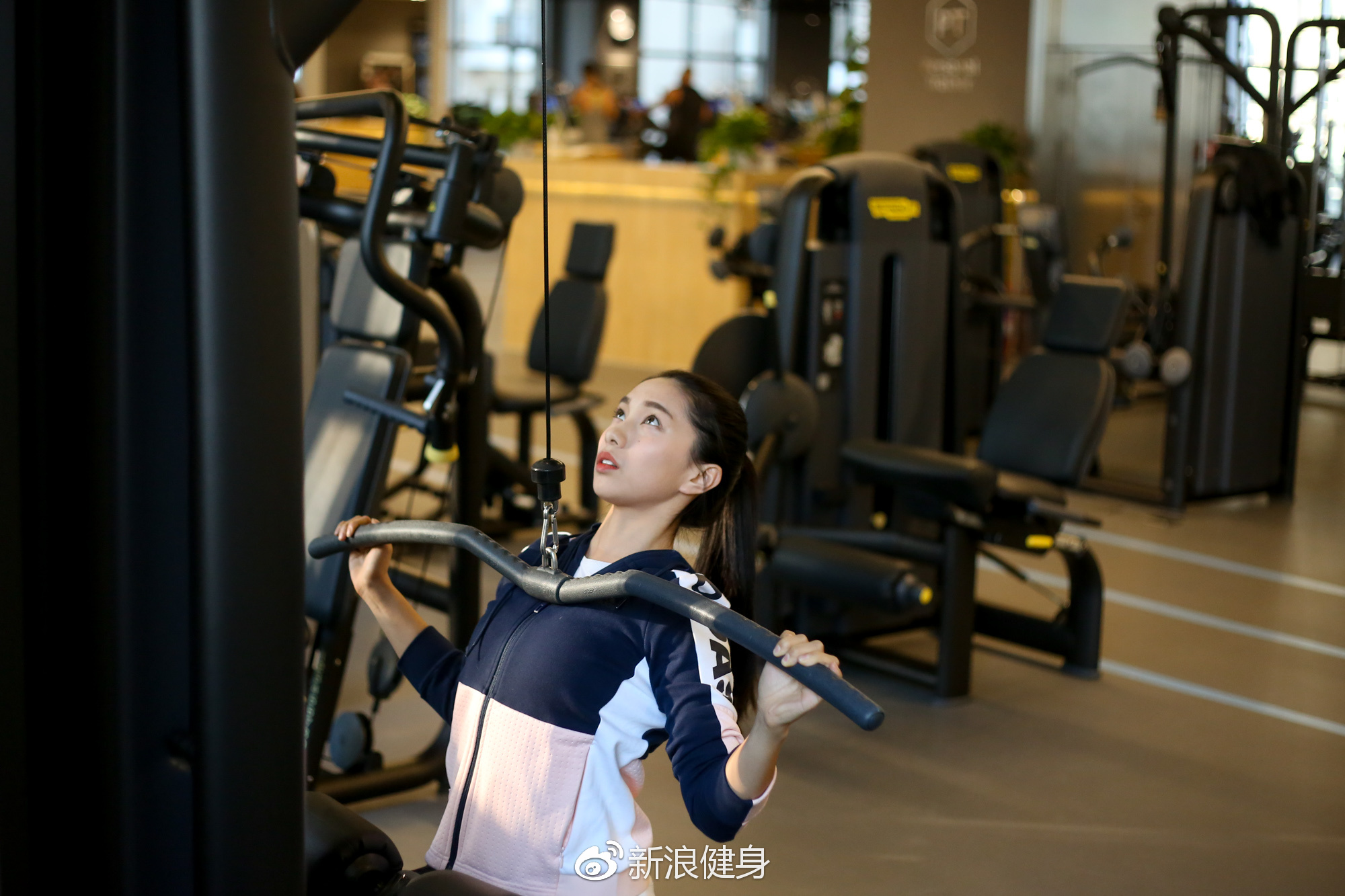 为了ufc上海之夜当晚的首次登台,晶晶把上台当作比赛,按照备赛的方式