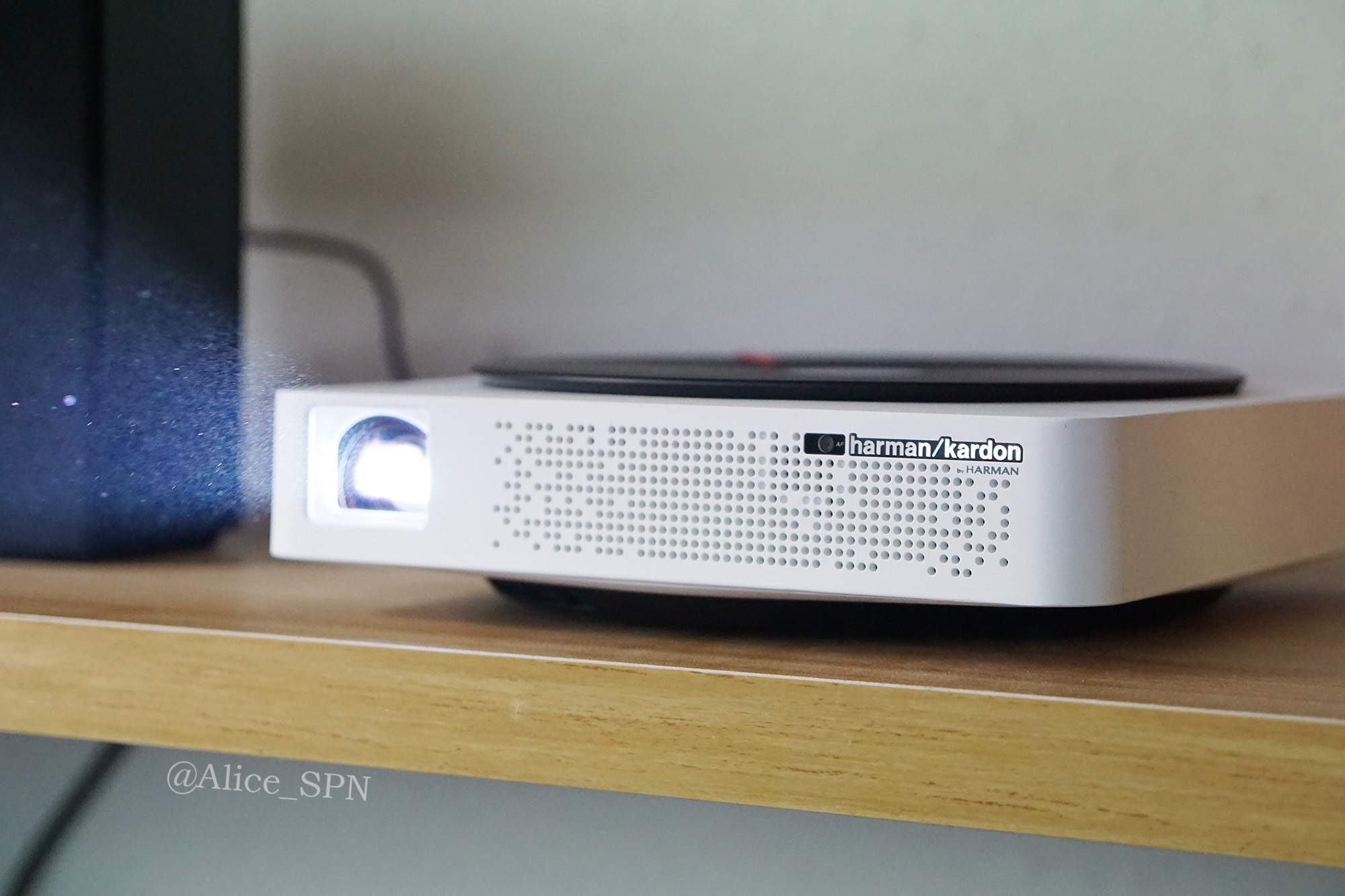 极米new z4x体验:一直想躺着看电影,它帮我实现了这个愿望__财经头条