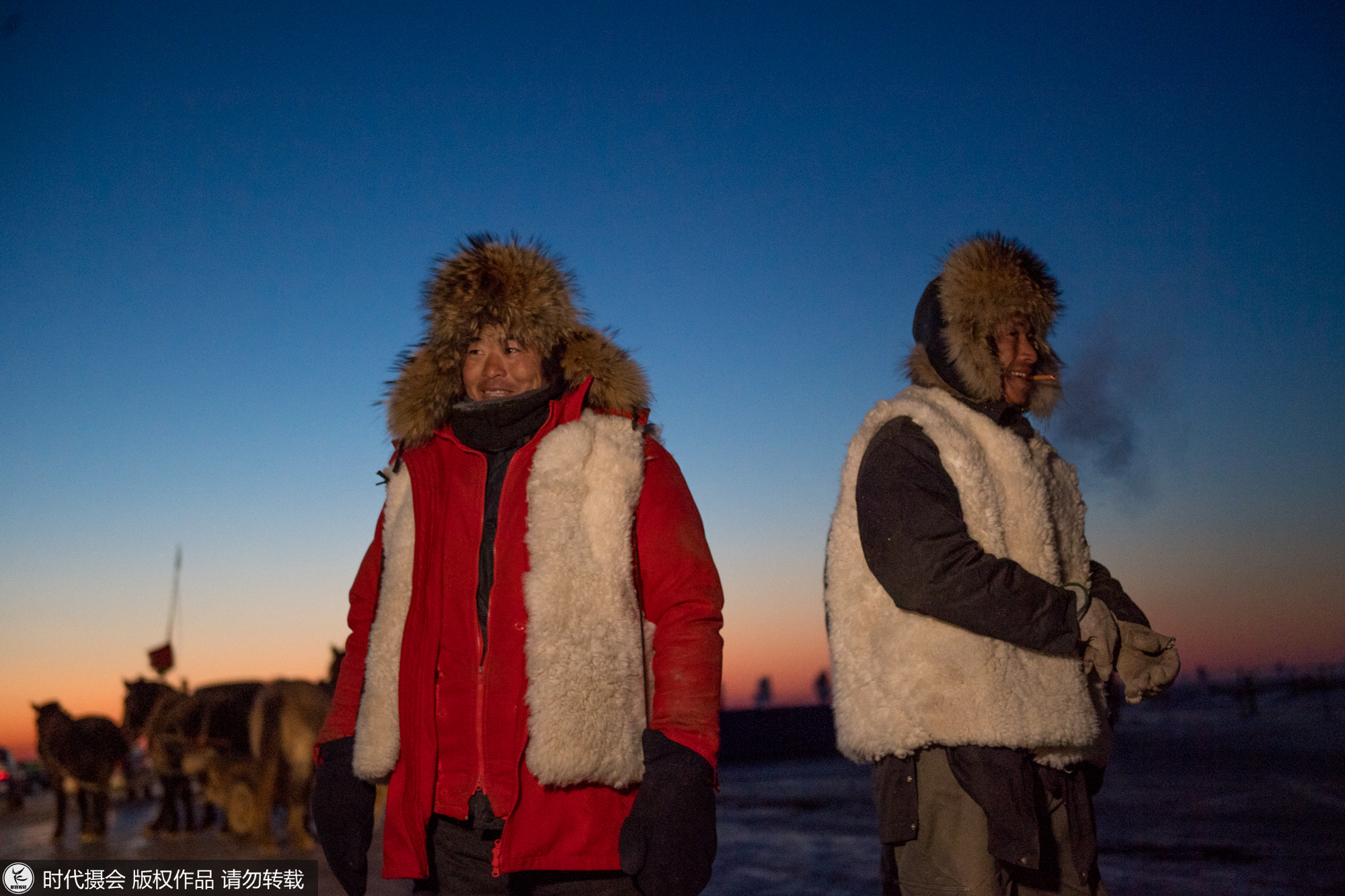 探秘查干湖壮观冬捕 看渔队如何将一网60万斤大鱼从冰下捞上岸