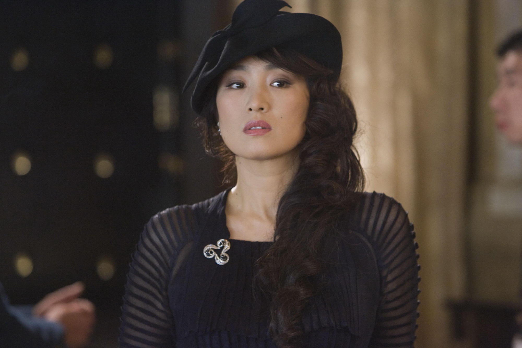 53岁巩俐会恋上70岁老人,而那个男人可能是最大的罪人!