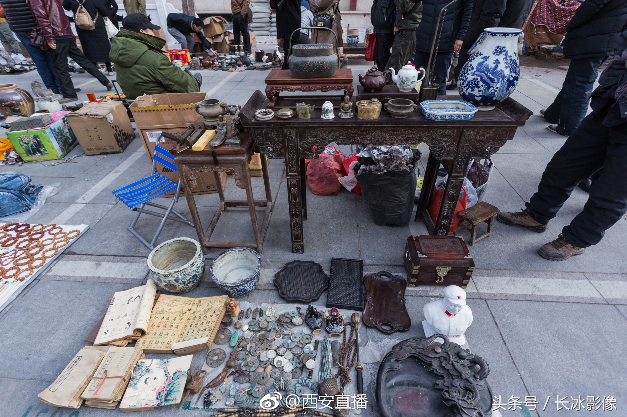 实拍西安古玩集市人山人海 捡漏机会很小 花小钱淘点小玩意是乐趣
