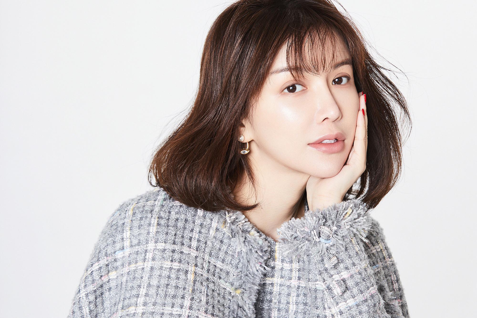 美到发光!布依族演员班嘉佳素颜出镜尽显文艺气质轮廓清秀