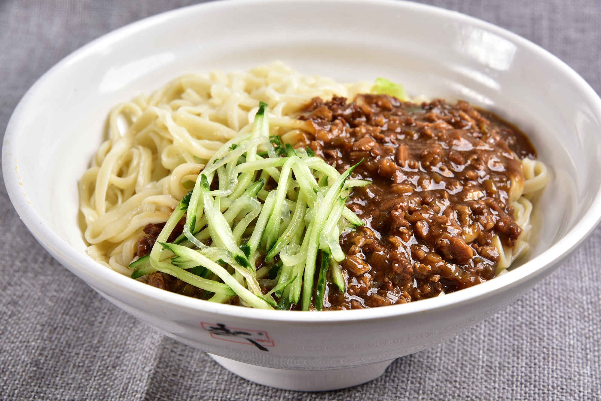 好吃的炸酱面精髓就在这碗酱上那什么样的酱才最好吃呢