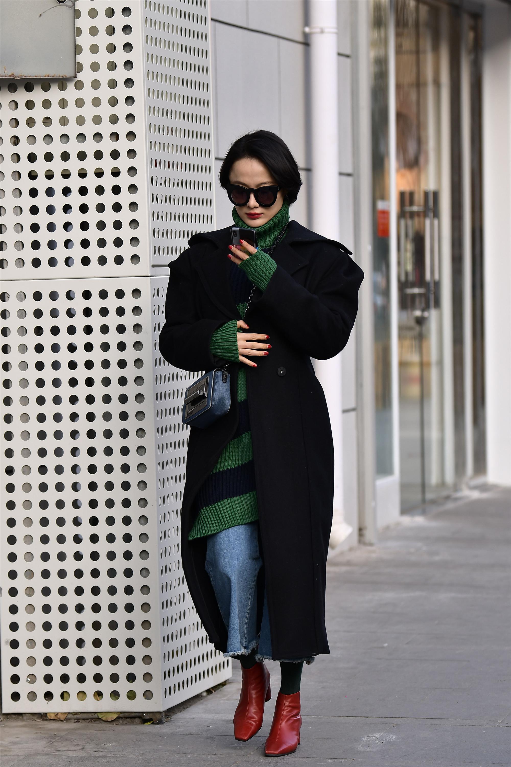 街拍:冬季如何做好内搭,快和她们学习一下吧