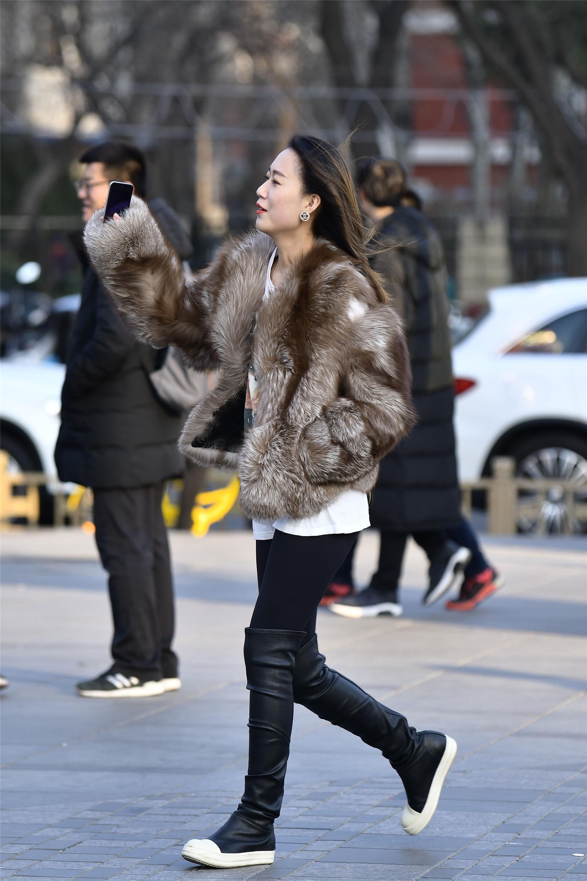 街拍:你的长靴,是你冬季最美的搭配