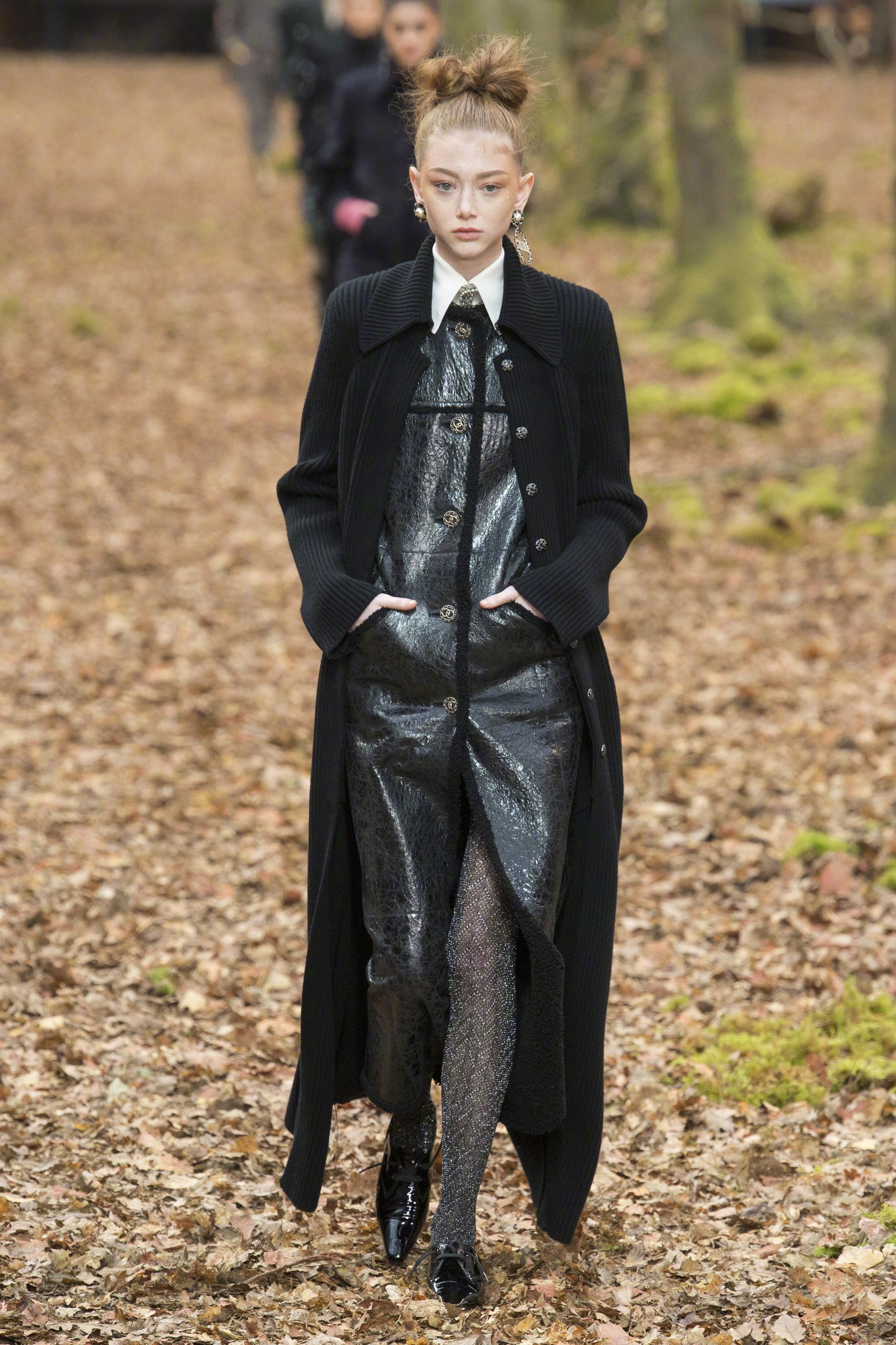 chanel 2018秋冬系列——黑色系(一).长到脚腕的大衣