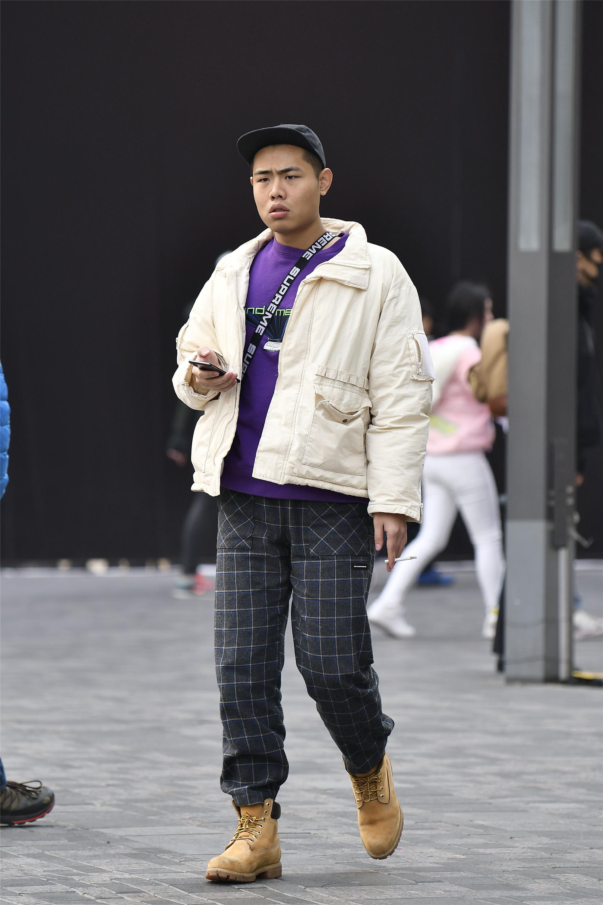 时尚街拍:八位帅哥,风格各异,我最喜欢第六位的搭配