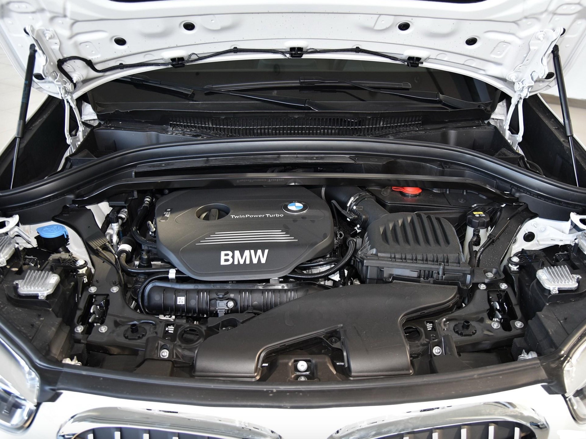 这款豪华suv,后排空间大到能翘二郎腿,骂声一片却越卖越好