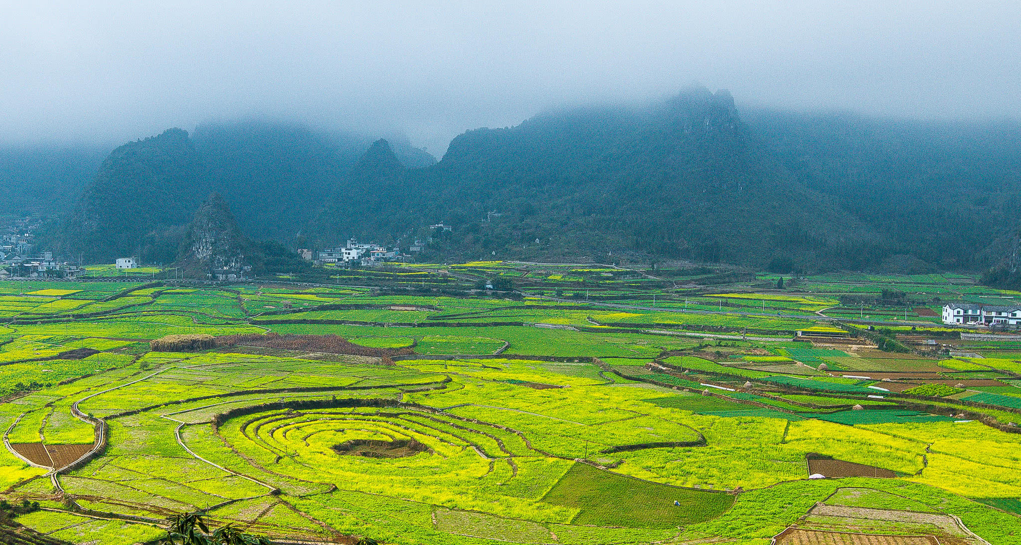 万峰林八卦田,大地上的一颗黄金眼