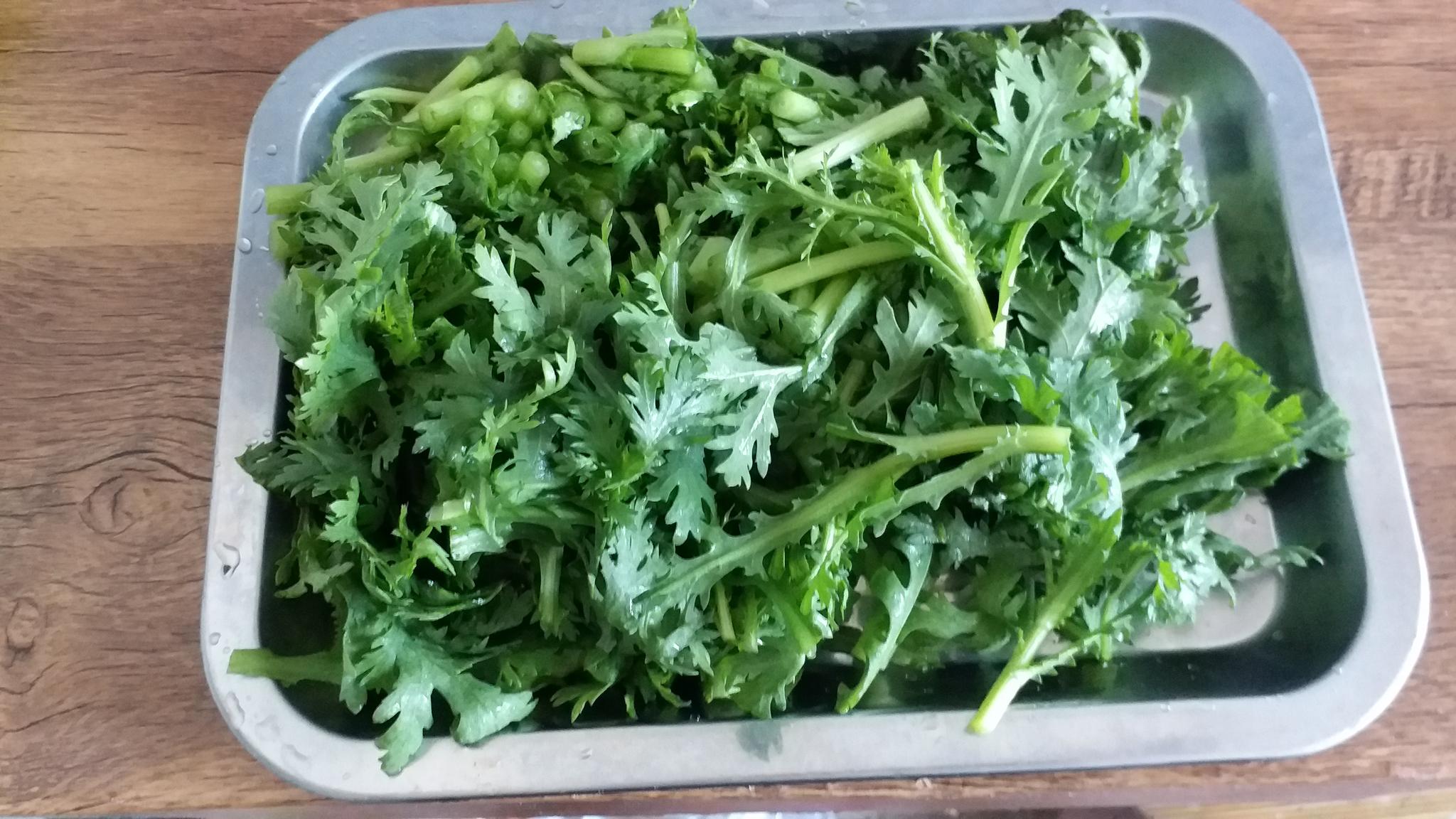 怎样家常炒茼蒿好吃『家常炒茼蒿怎么炒好吃窍门』