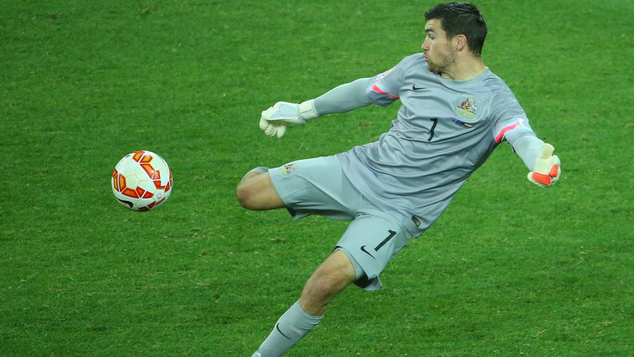 守门员发球技巧之侧身凌空抽球教学:下!