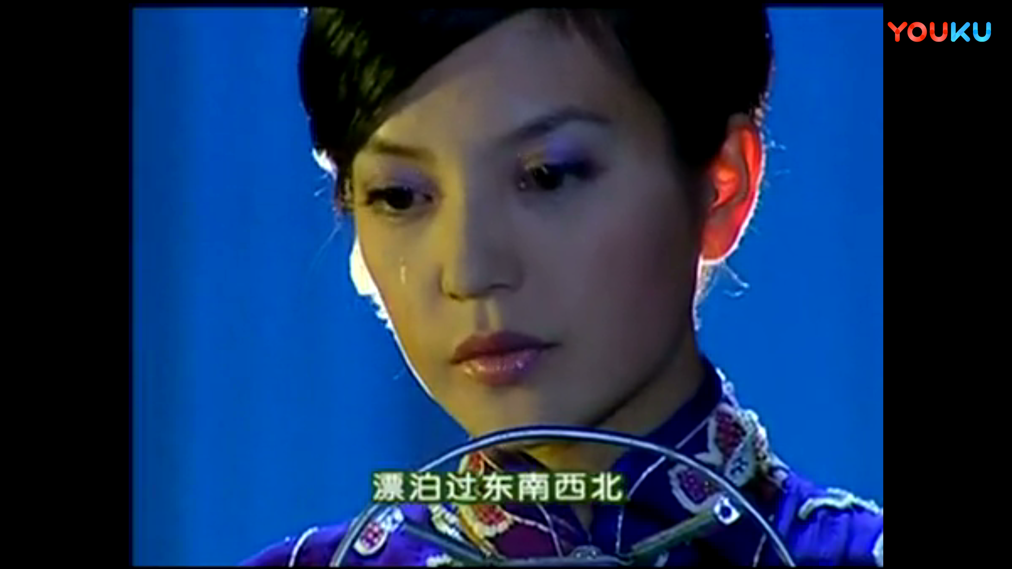 情深深雨蒙蒙:依萍含泪唱歌,你还记得书桓和秦五爷的眼神吗