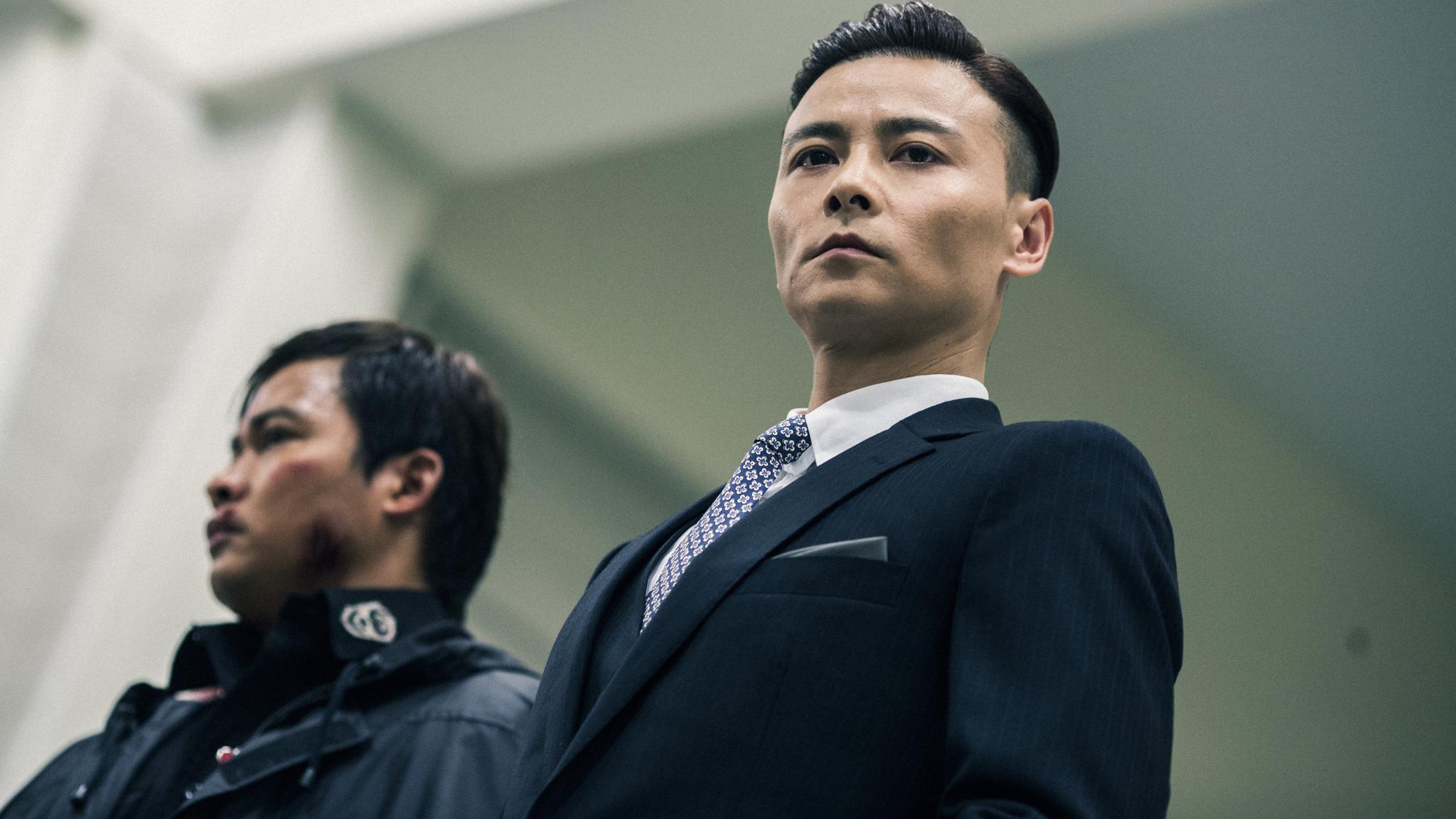木讷但善良的咏春传人张天志,在《杀破狼2》中饰演冷酷的反派典狱长