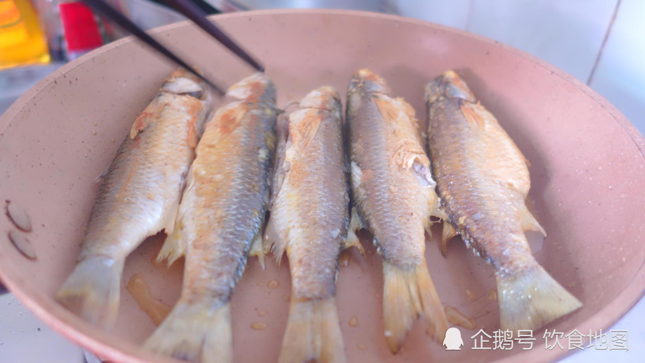 常见且重要的鱼被称为虫鱼,肉厚无细骨,煎熟下饭香醇不腻