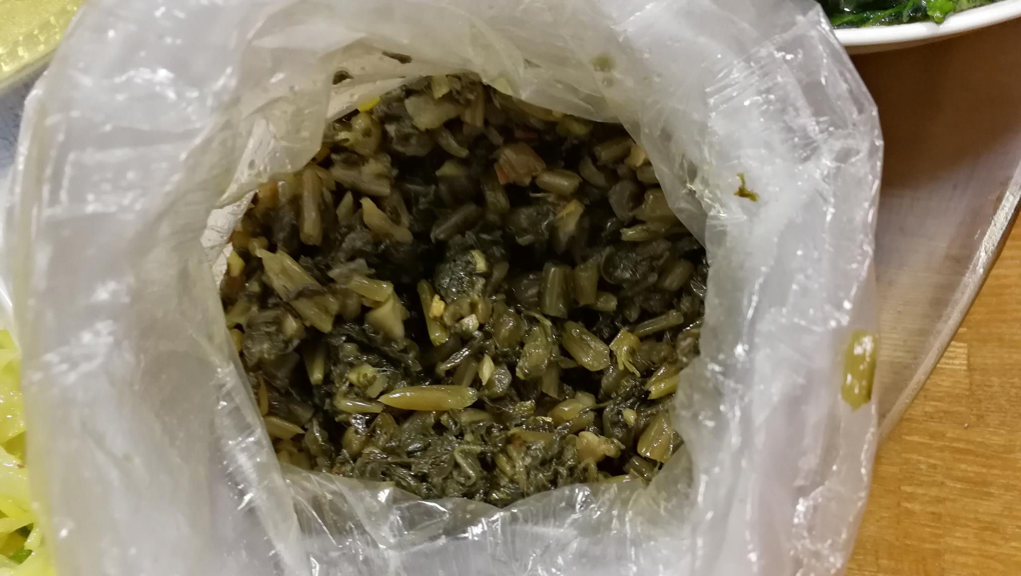 咸菜配白米饭,今天吃了俩碗饭