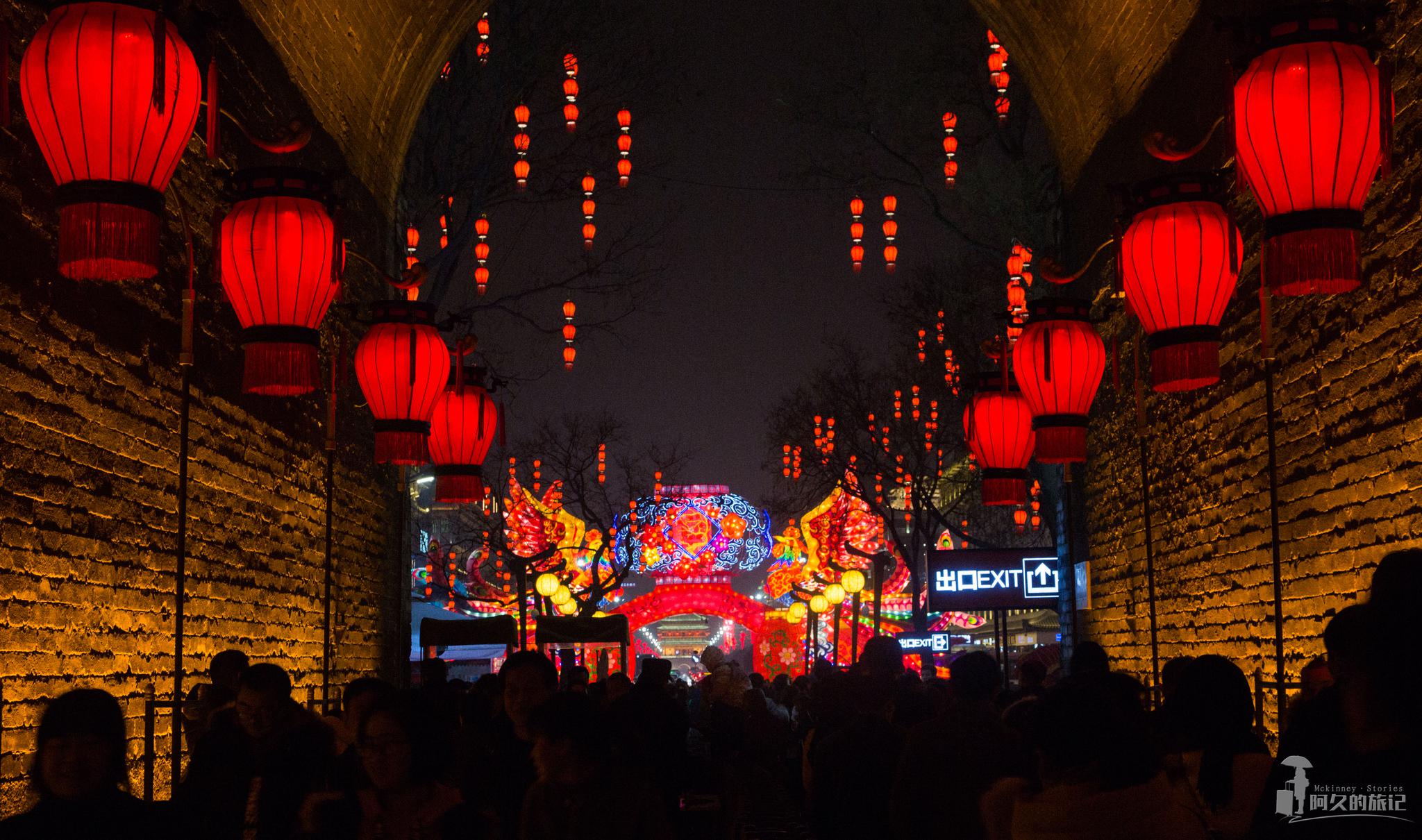 春节来西安 城墙赏灯迷乱眼 西安土著:这也是我第一次来看!