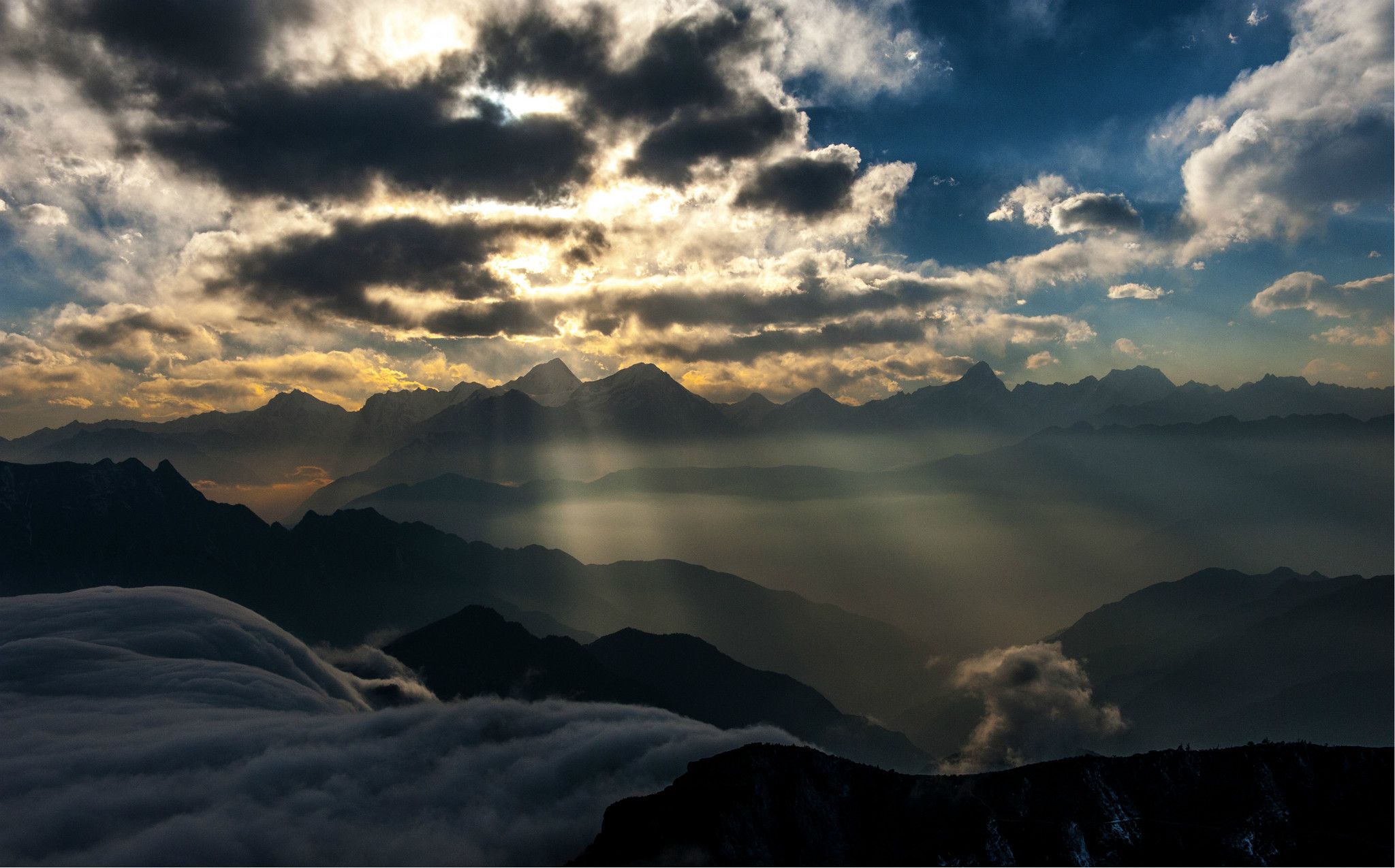 夕阳配云海,日出在神山,三百六十度观景平台牛背山