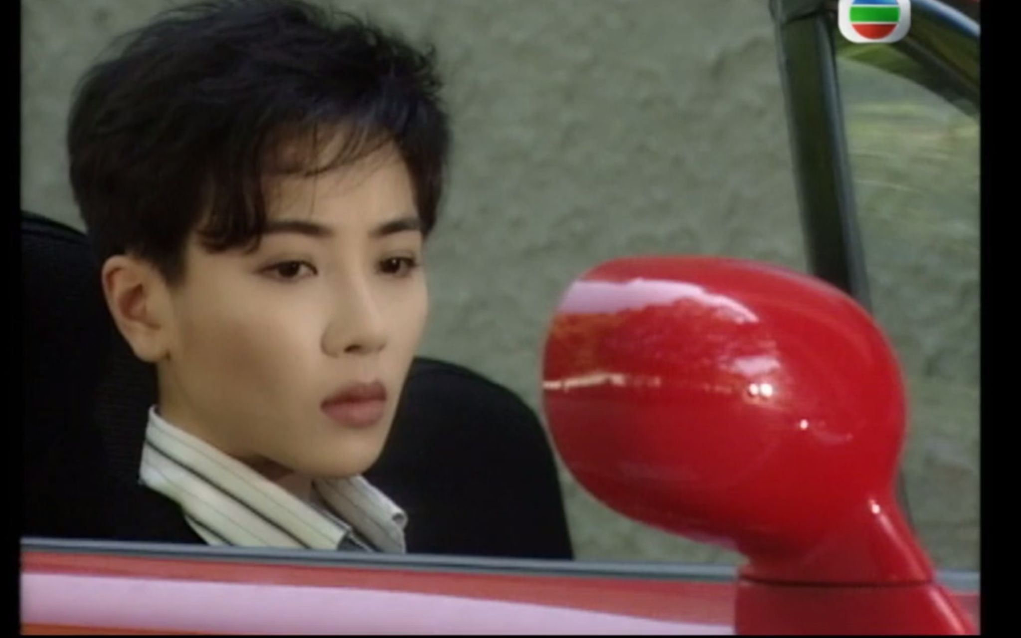 没错,袁洁莹就是那位率性天真的龙女,事实上,她是一个与女性一起成长